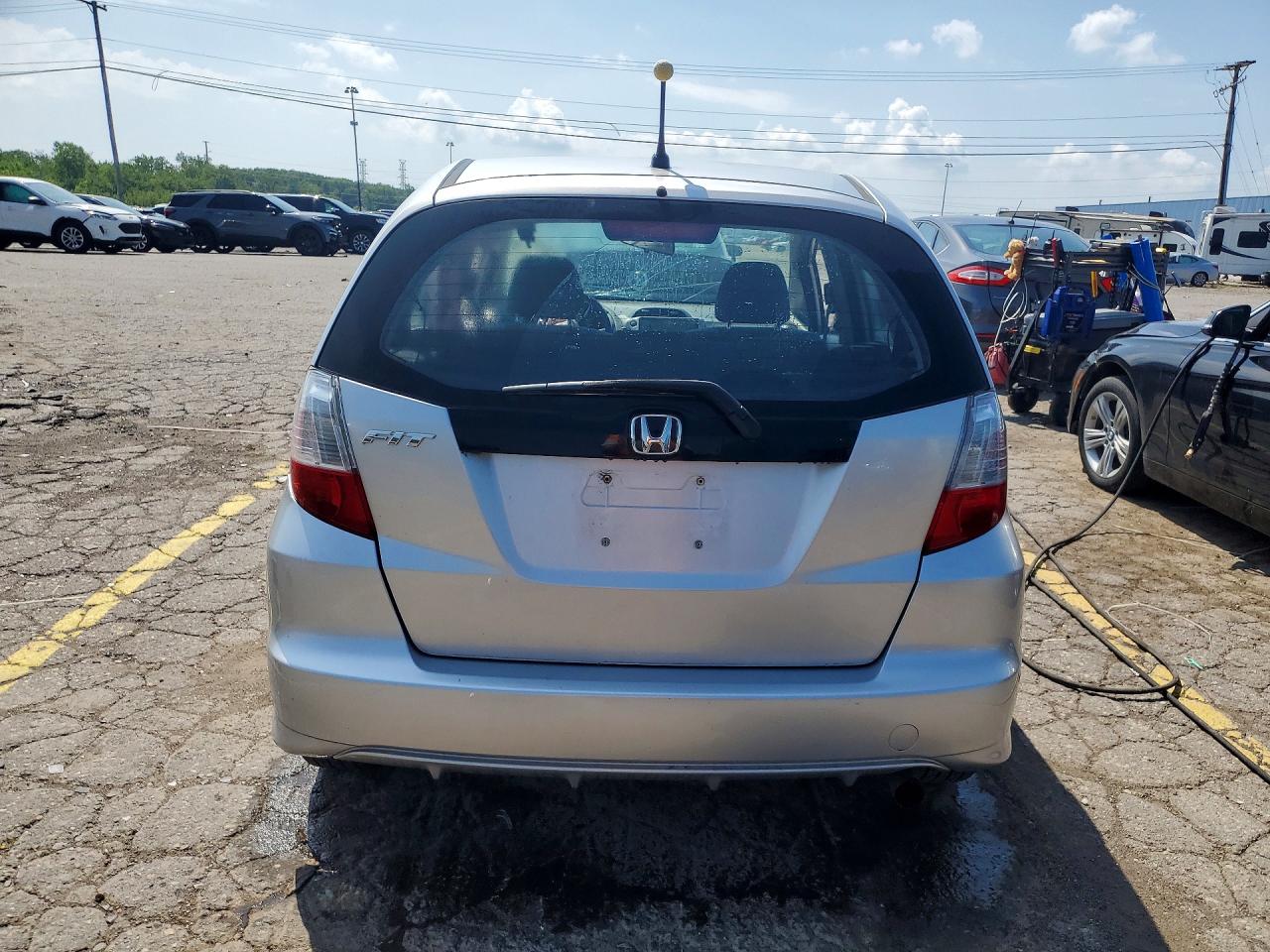 2013 Honda Fit Silver vin: JHMGE8G3XDC007619