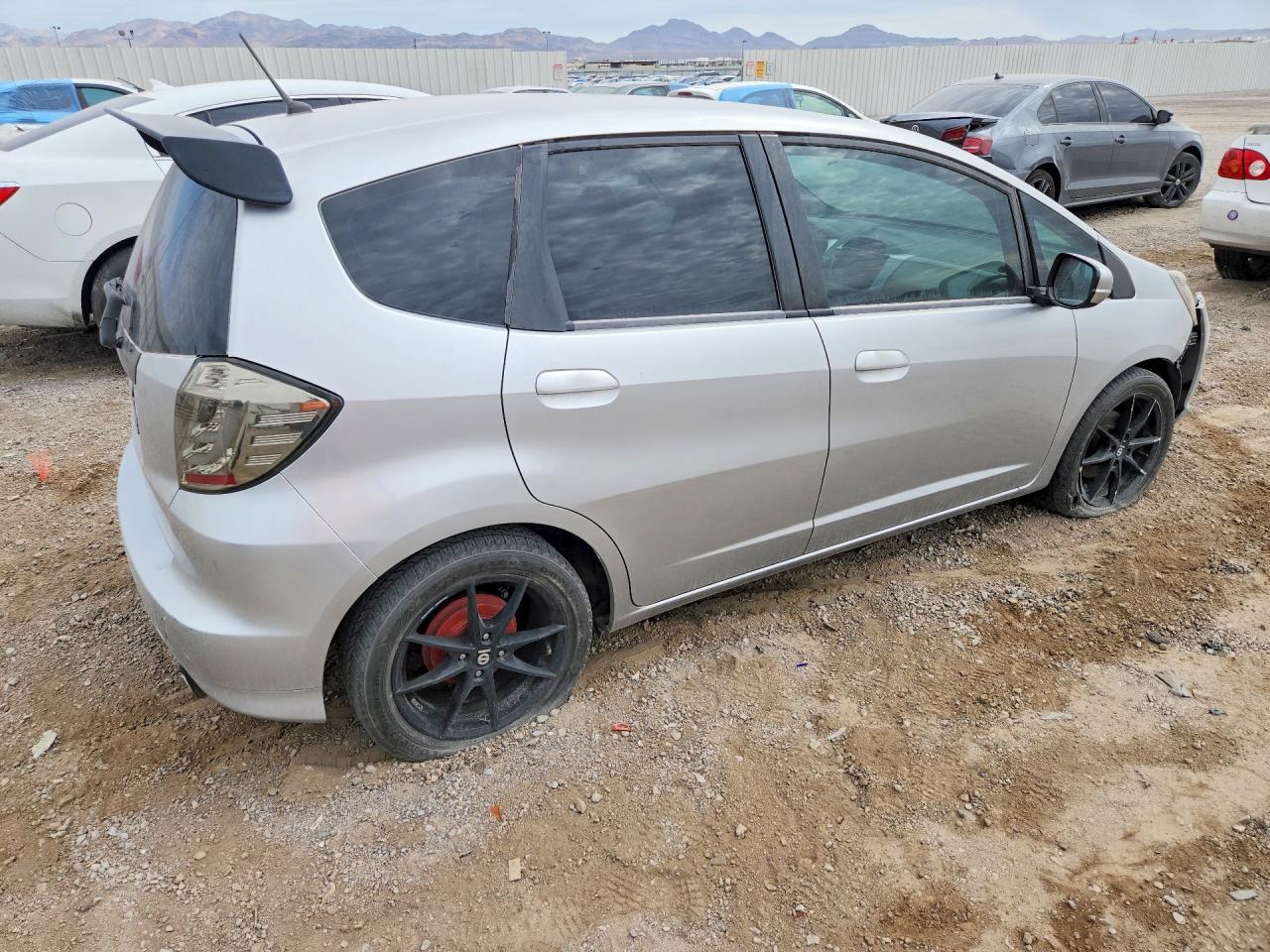 2013 Honda Fit Silver vin: JHMGE8G3XDC029362