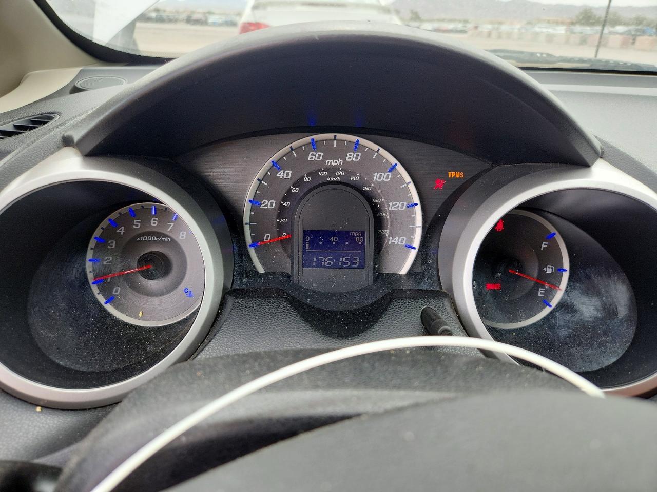 2013 Honda Fit Silver vin: JHMGE8G3XDC029362