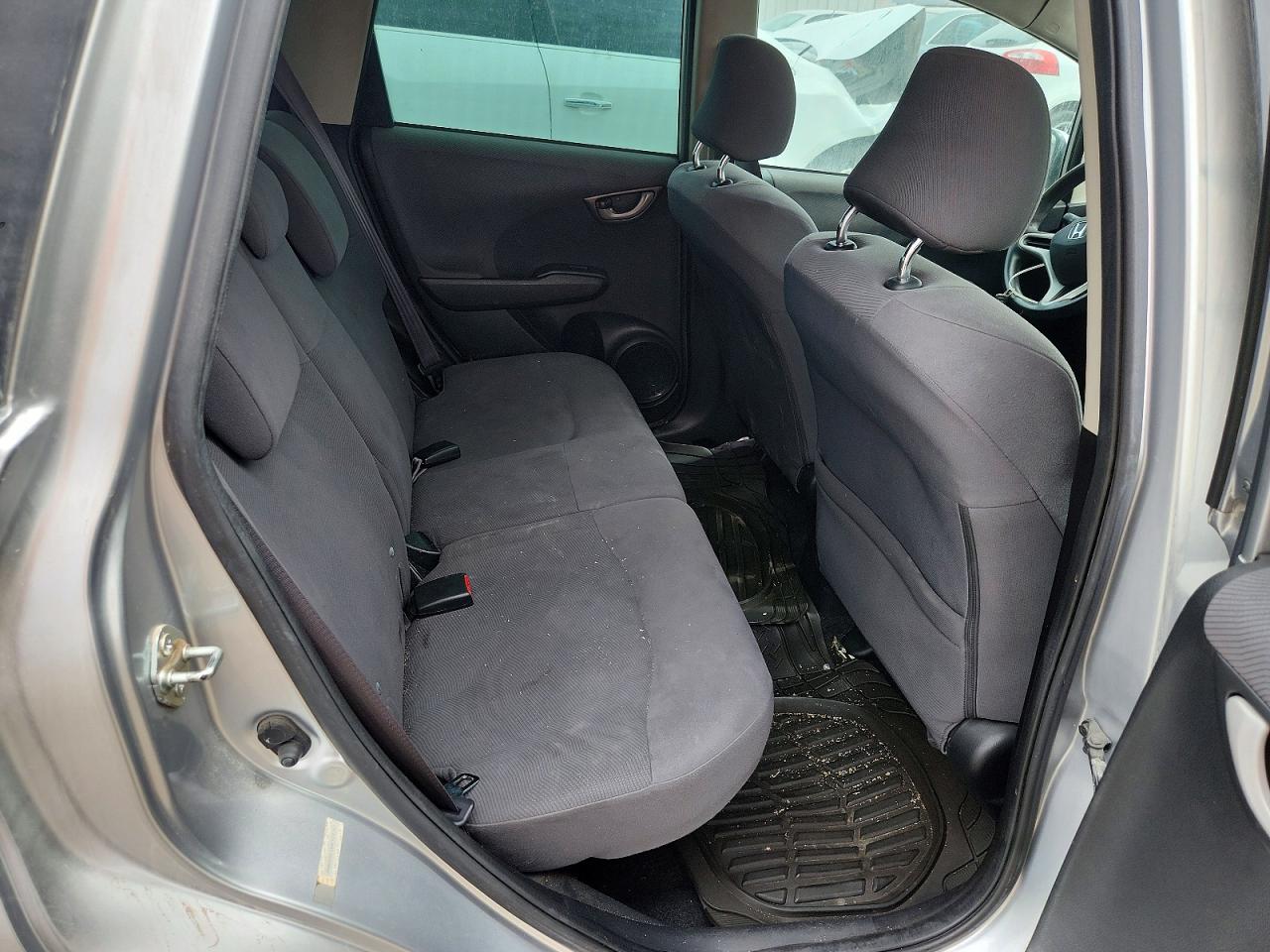 2013 Honda Fit Silver vin: JHMGE8G3XDC029362