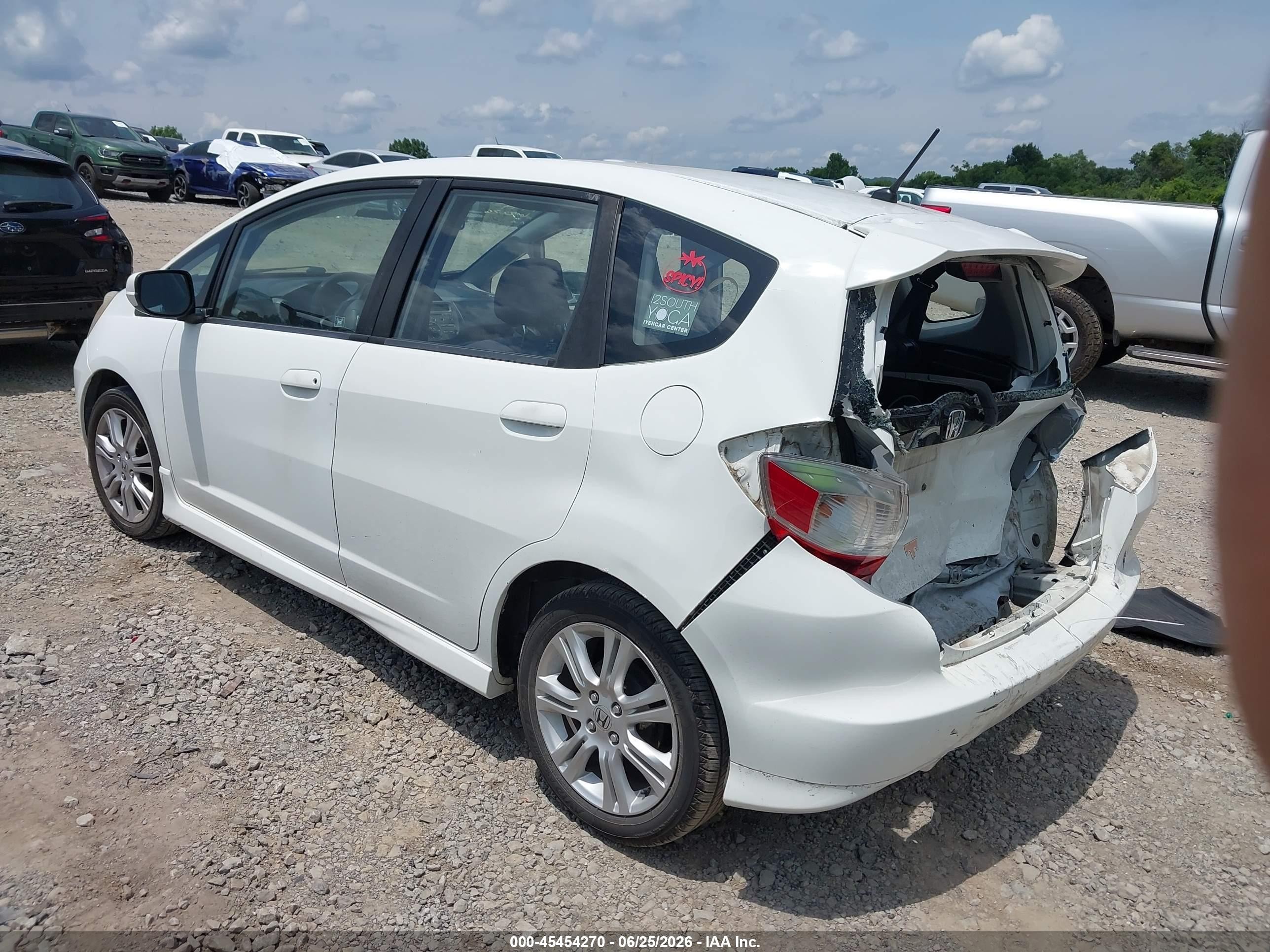 2010 Honda Fit Sport White vin: JHMGE8G45AS011944