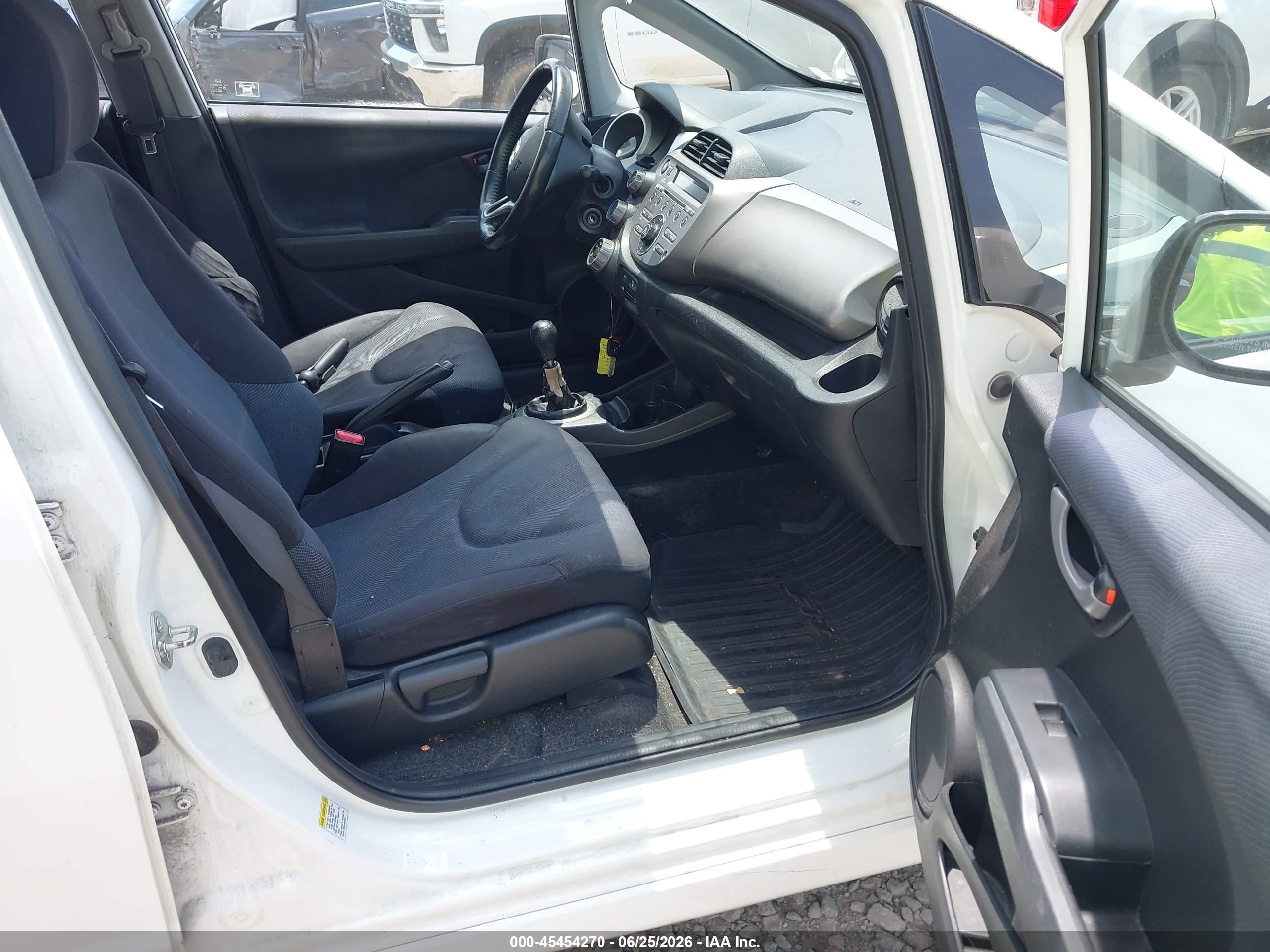 2010 Honda Fit Sport White vin: JHMGE8G45AS011944