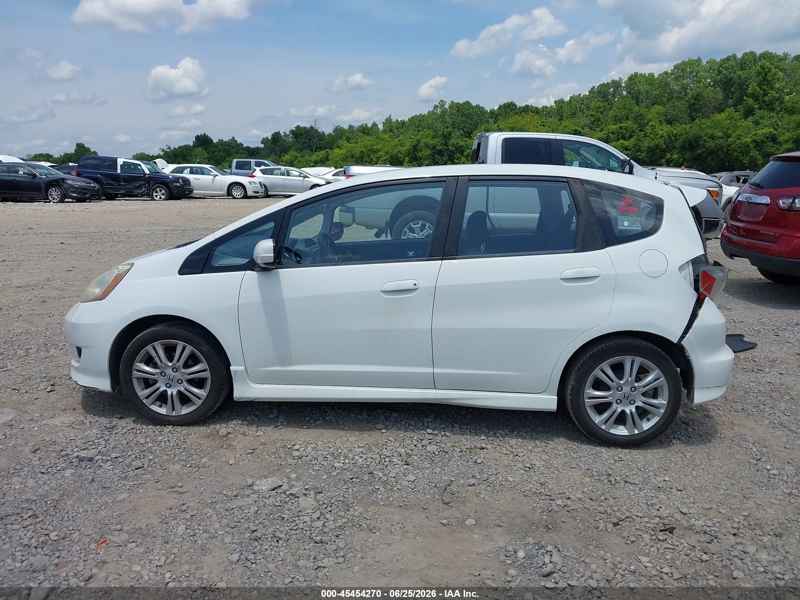 2010 Honda Fit Sport White vin: JHMGE8G45AS011944