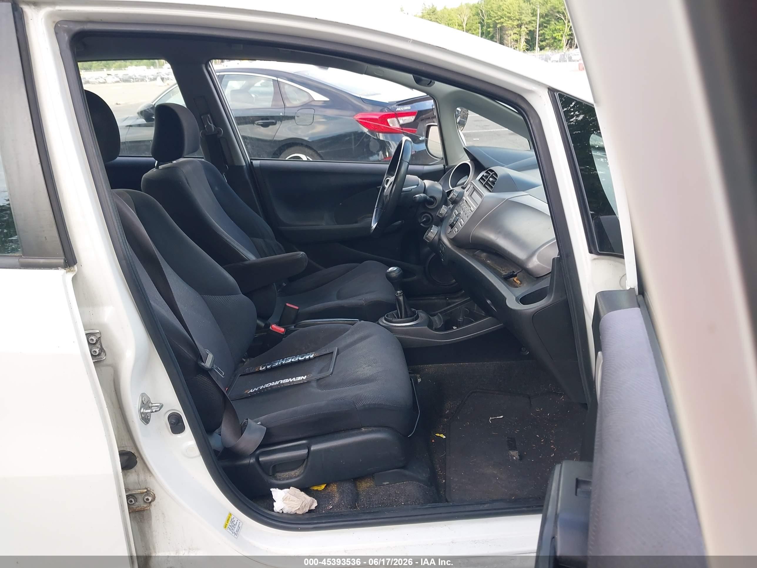 2011 Honda Fit Sport White vin: JHMGE8G50BS000070