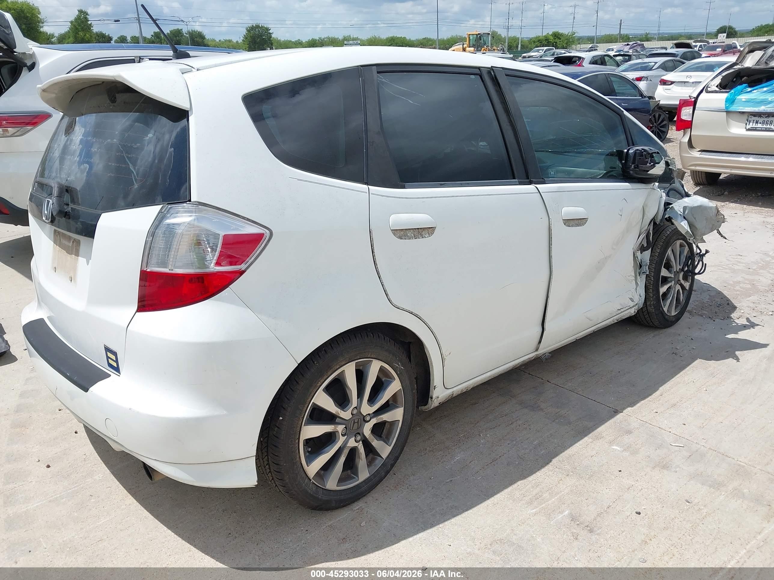 2013 Honda Fit Sport Белый vin: JHMGE8G51DC039022