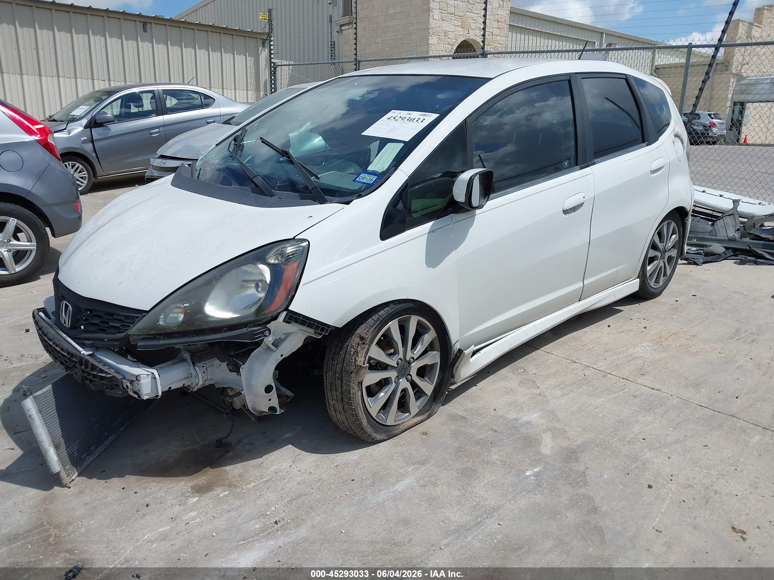 2013 Honda Fit Sport Белый vin: JHMGE8G51DC039022