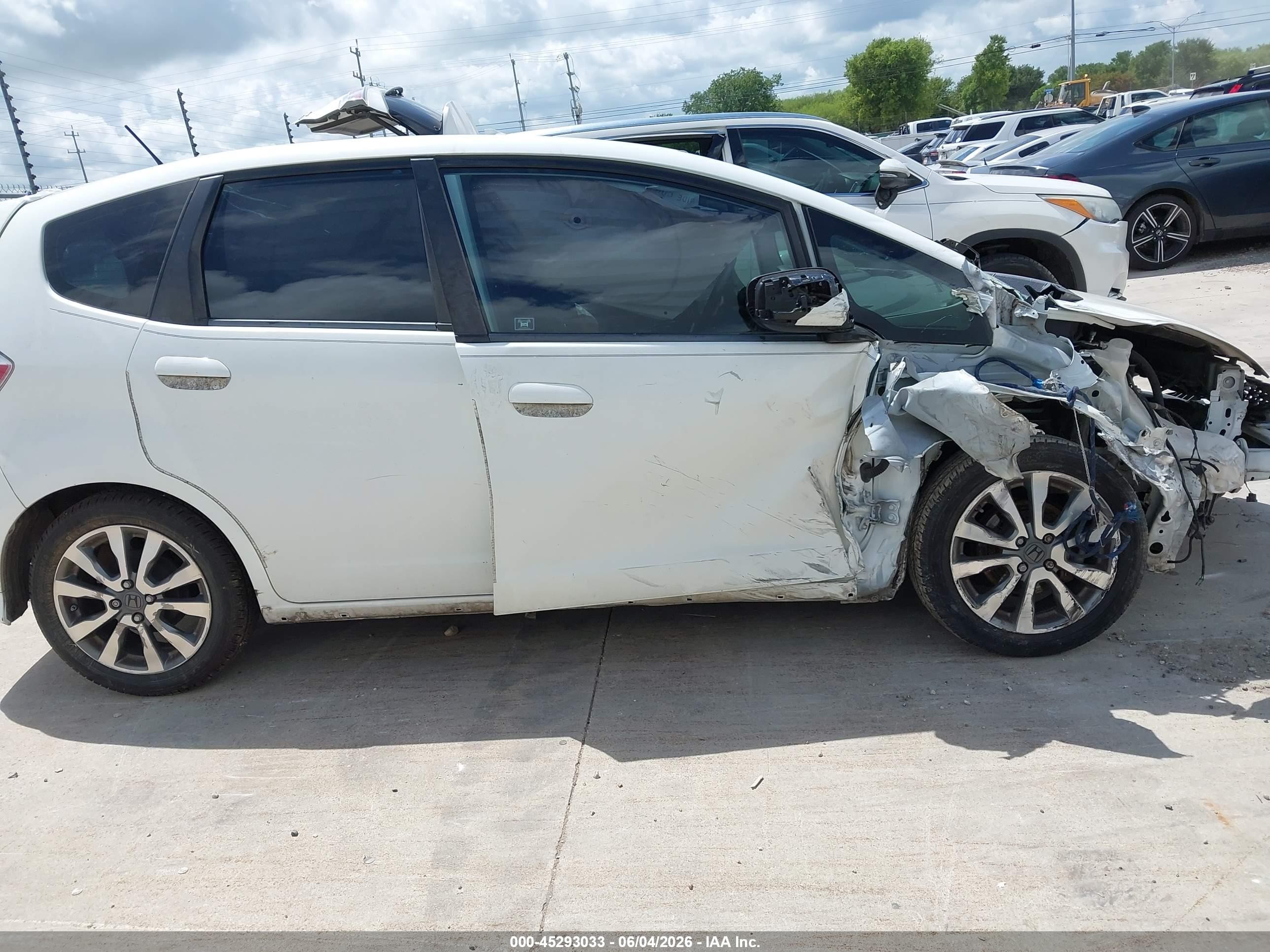 2013 Honda Fit Sport Белый vin: JHMGE8G51DC039022