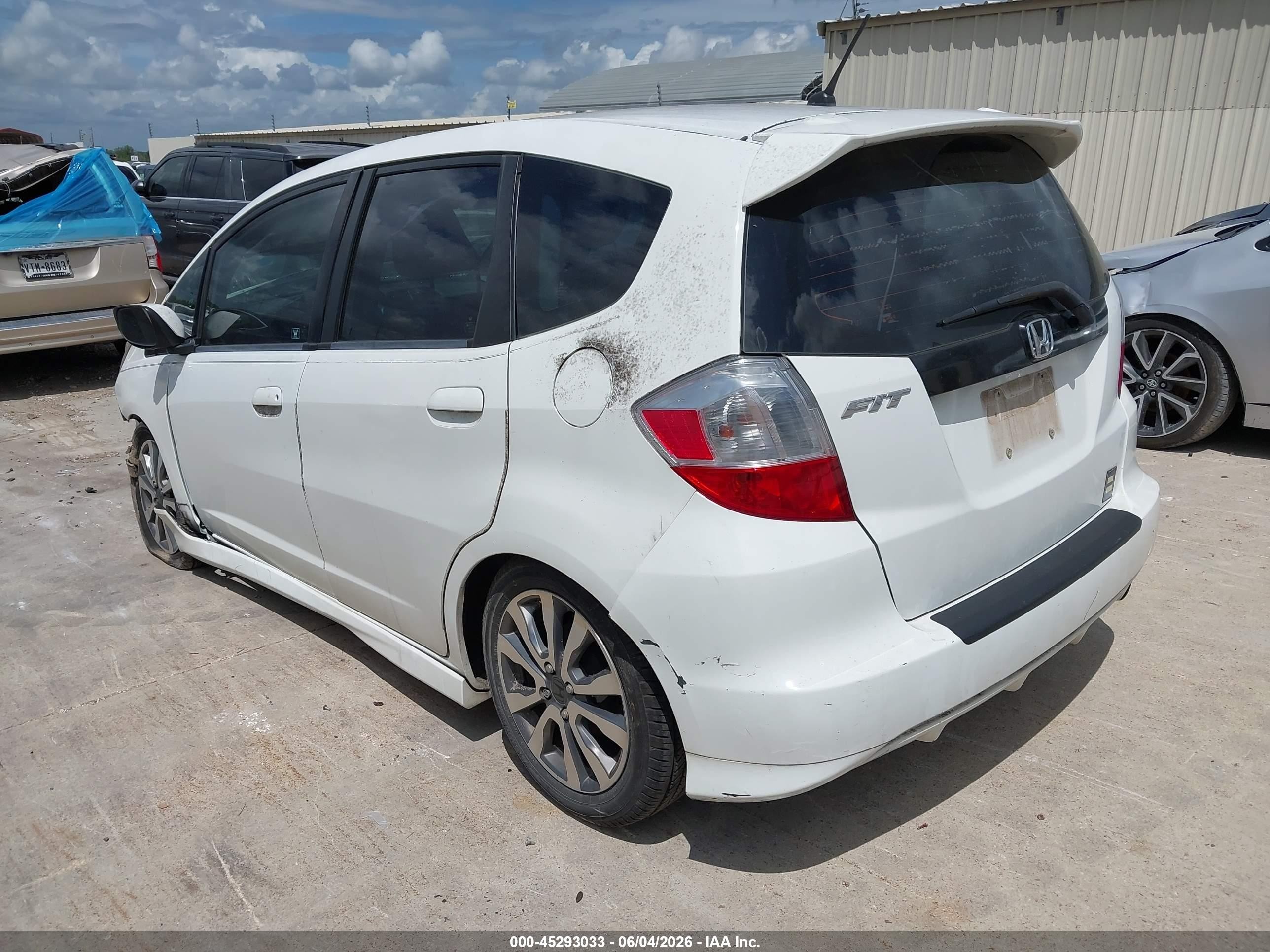 2013 Honda Fit Sport Белый vin: JHMGE8G51DC039022