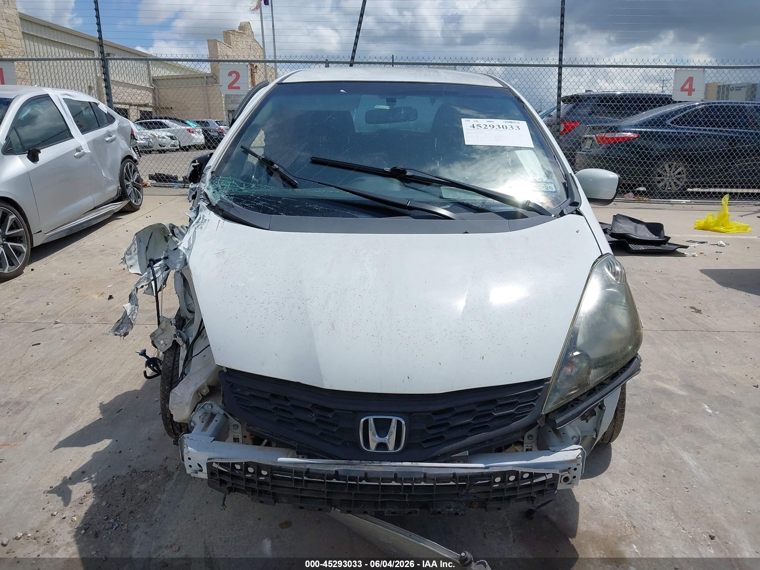 2013 Honda Fit Sport Белый vin: JHMGE8G51DC039022