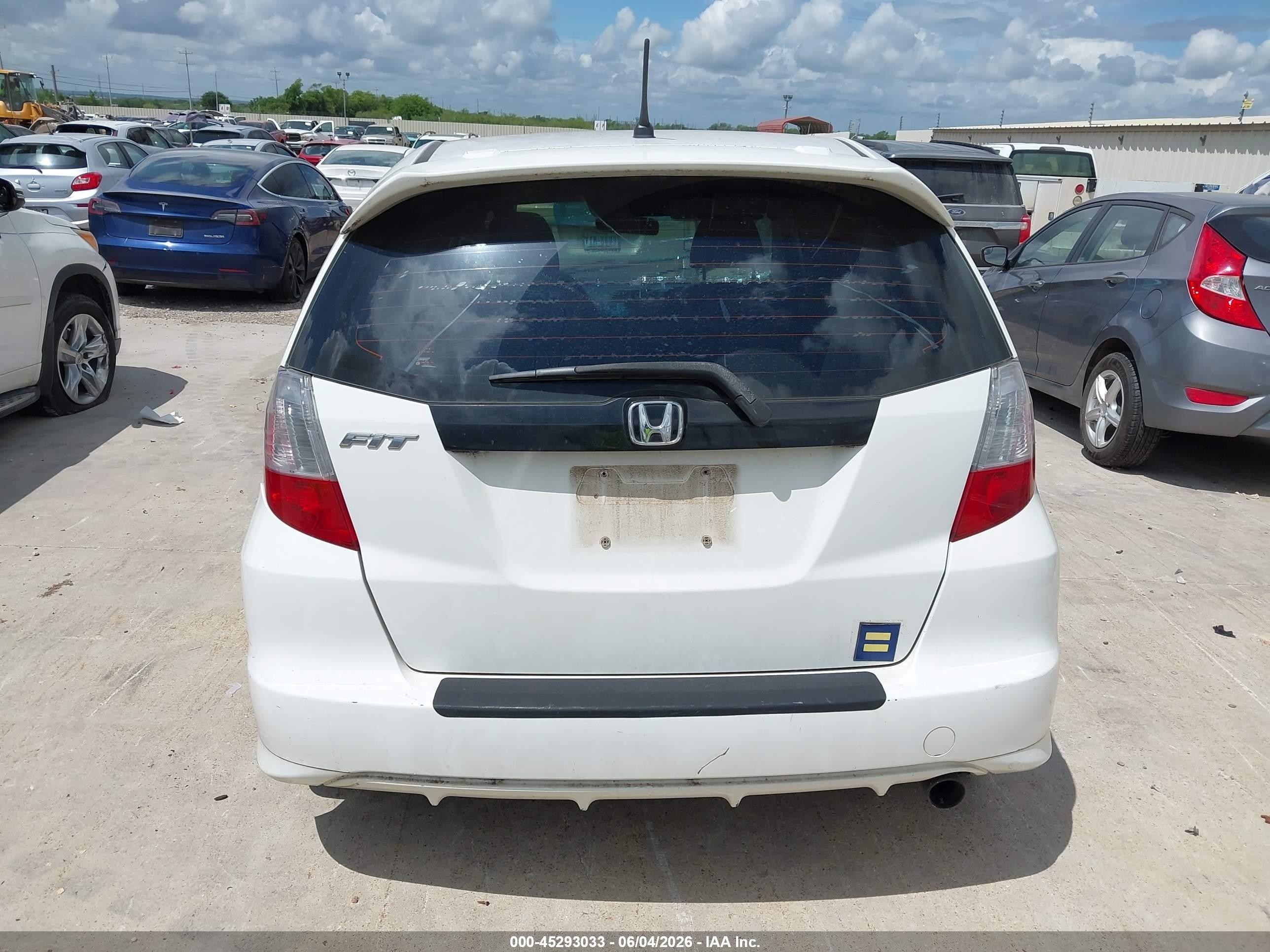 2013 Honda Fit Sport Белый vin: JHMGE8G51DC039022