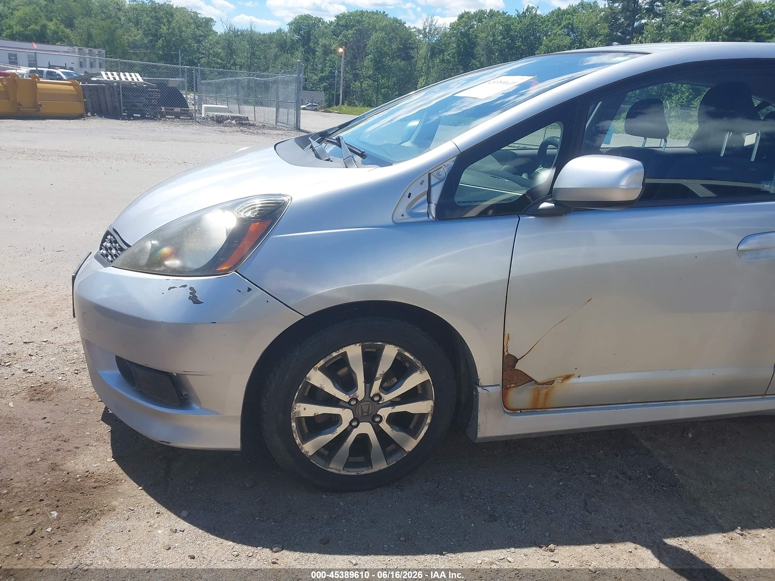 2013 Honda Fit Sport Серебряный vin: JHMGE8G5XDC041206