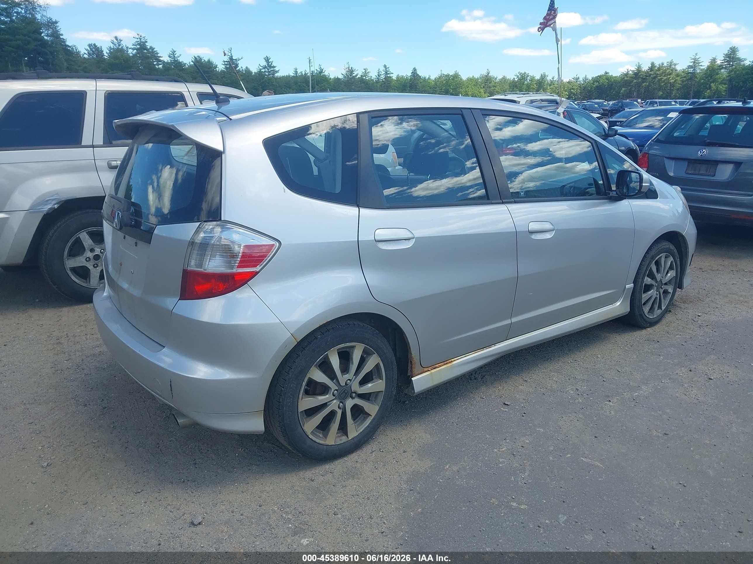 2013 Honda Fit Sport Серебряный vin: JHMGE8G5XDC041206