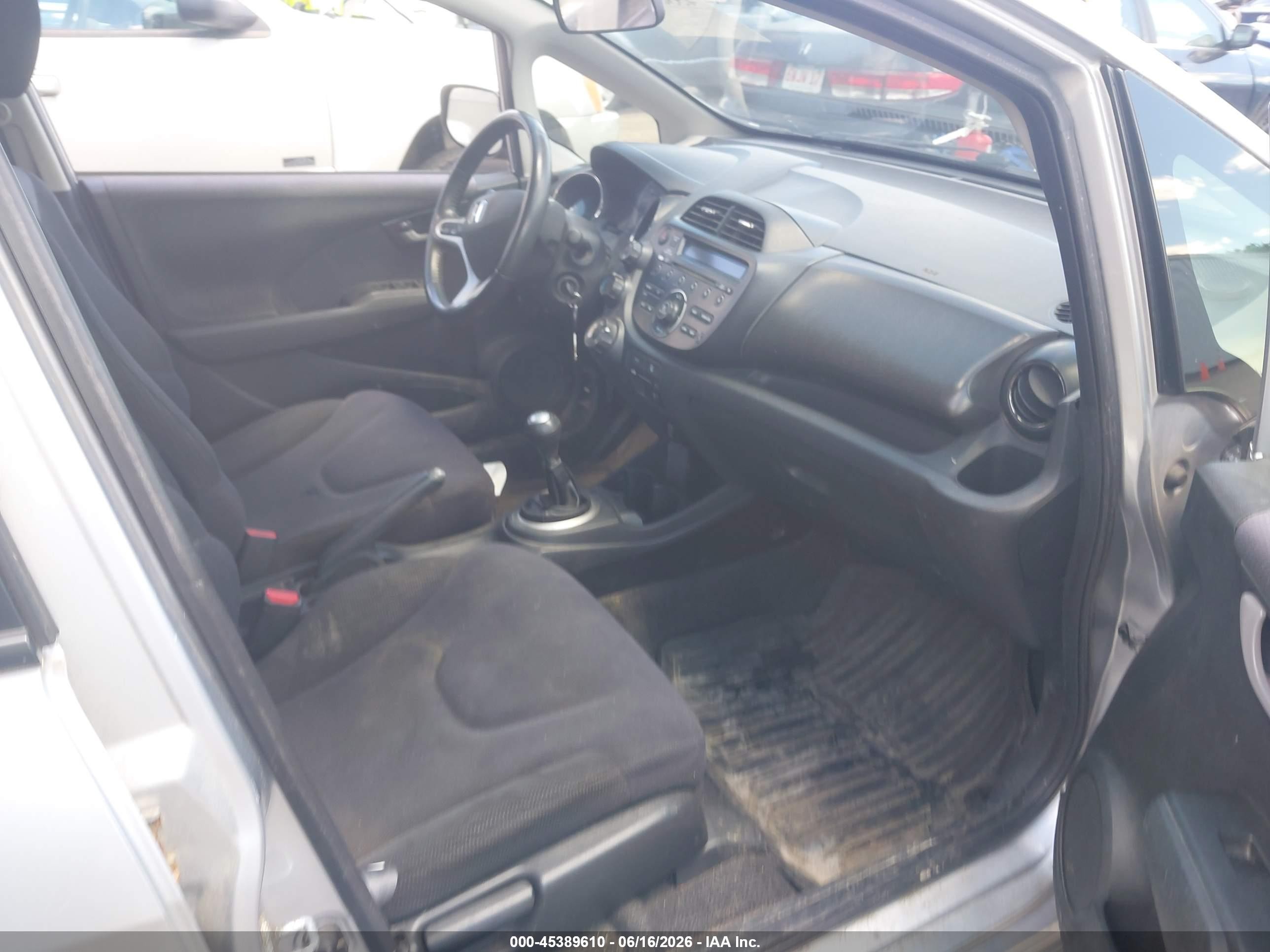 2013 Honda Fit Sport Серебряный vin: JHMGE8G5XDC041206