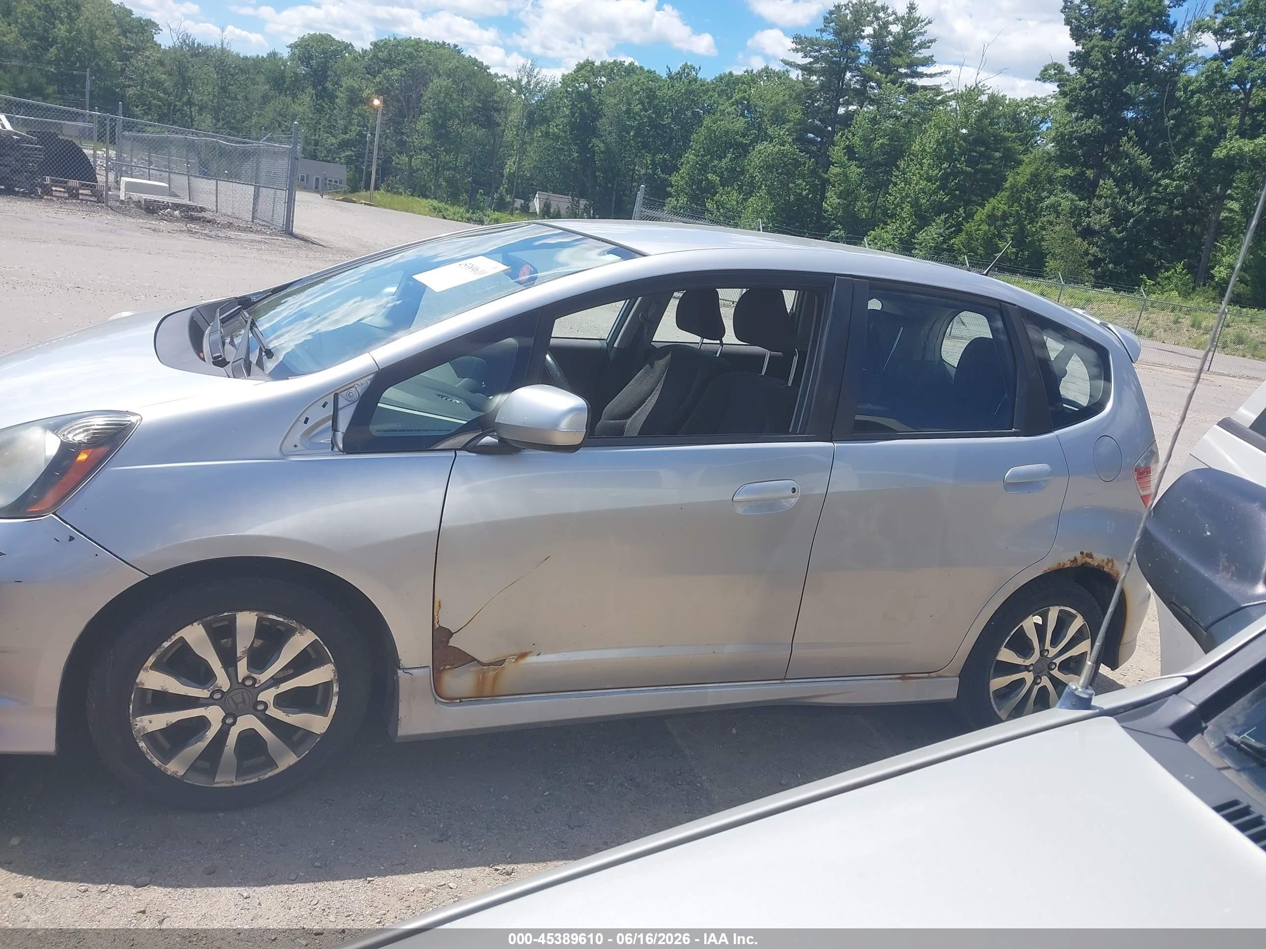 2013 Honda Fit Sport Серебряный vin: JHMGE8G5XDC041206
