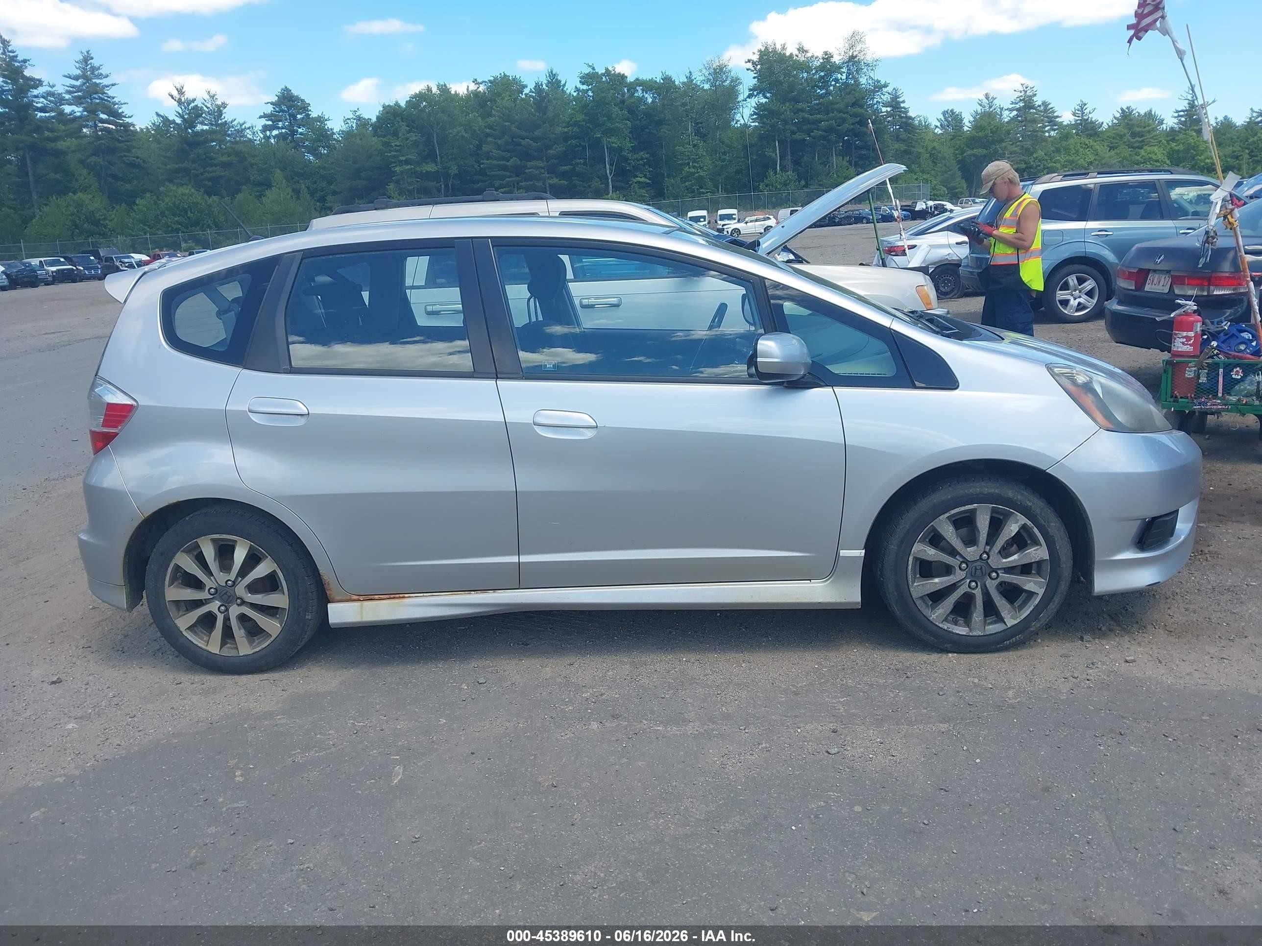 2013 Honda Fit Sport Серебряный vin: JHMGE8G5XDC041206