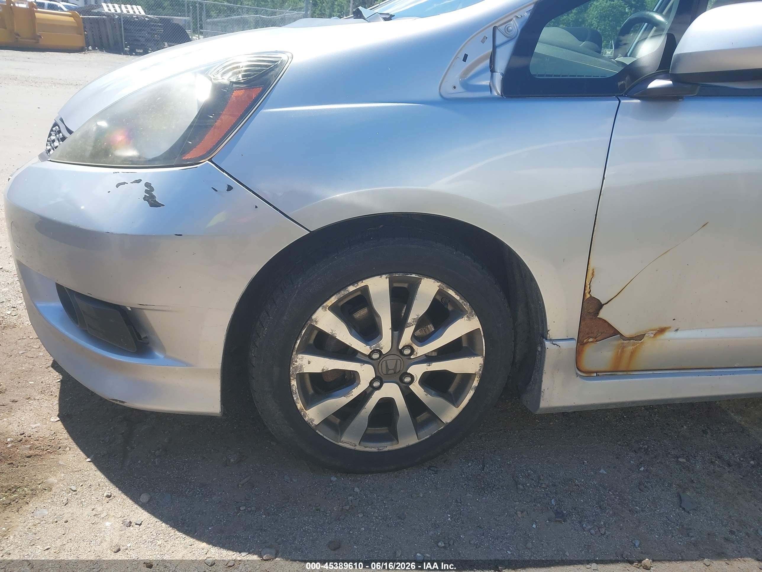 2013 Honda Fit Sport Серебряный vin: JHMGE8G5XDC041206