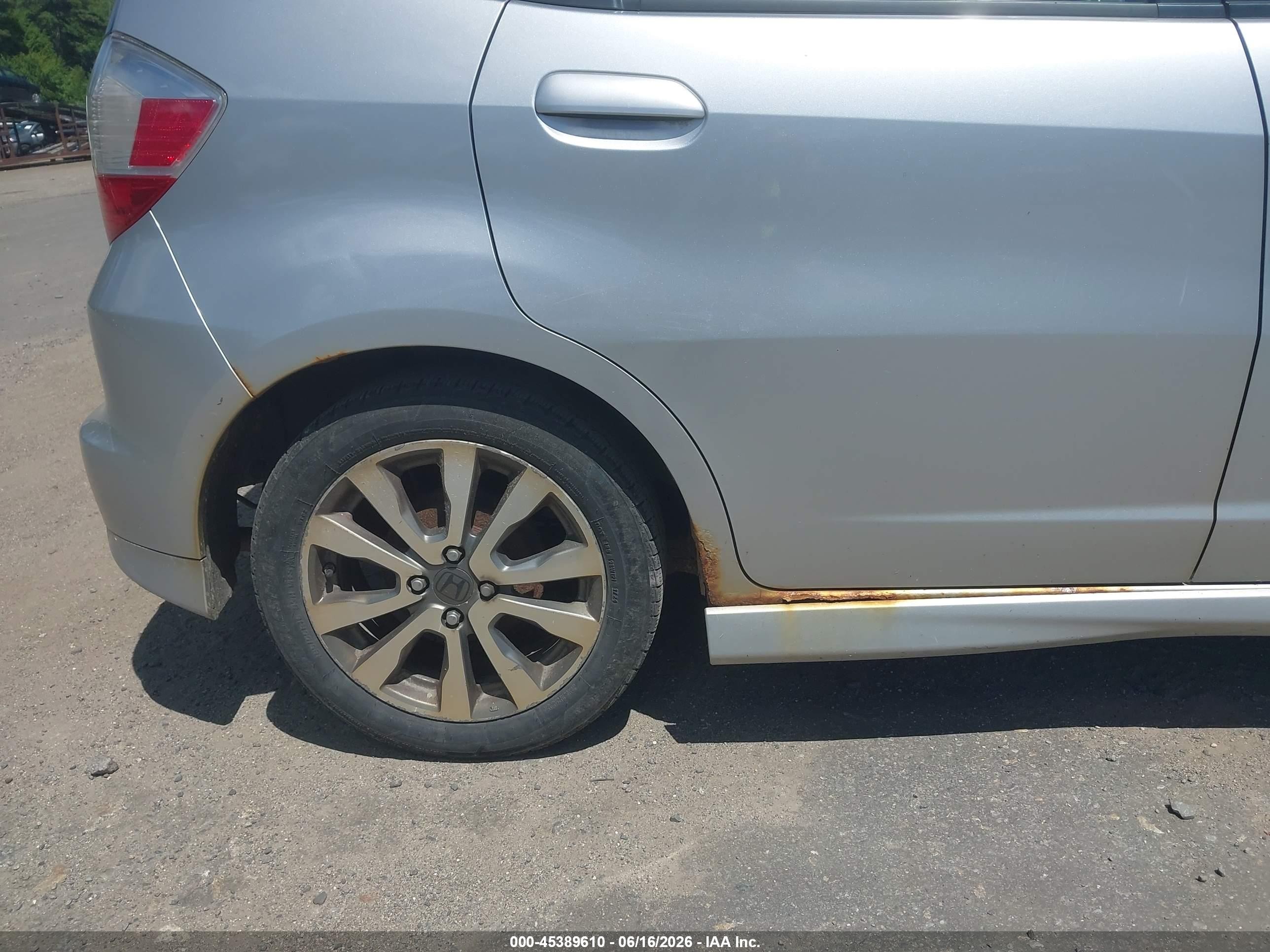 2013 Honda Fit Sport Серебряный vin: JHMGE8G5XDC041206
