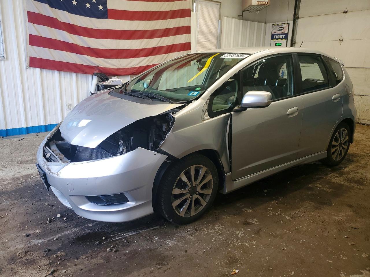 2013 Honda Fit Sport Silver vin: JHMGE8G5XDC042758