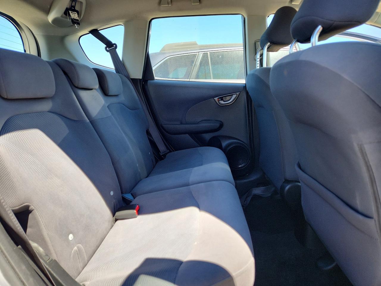 2010 Honda Fit Silver vin: JHMGE8H20AC028075