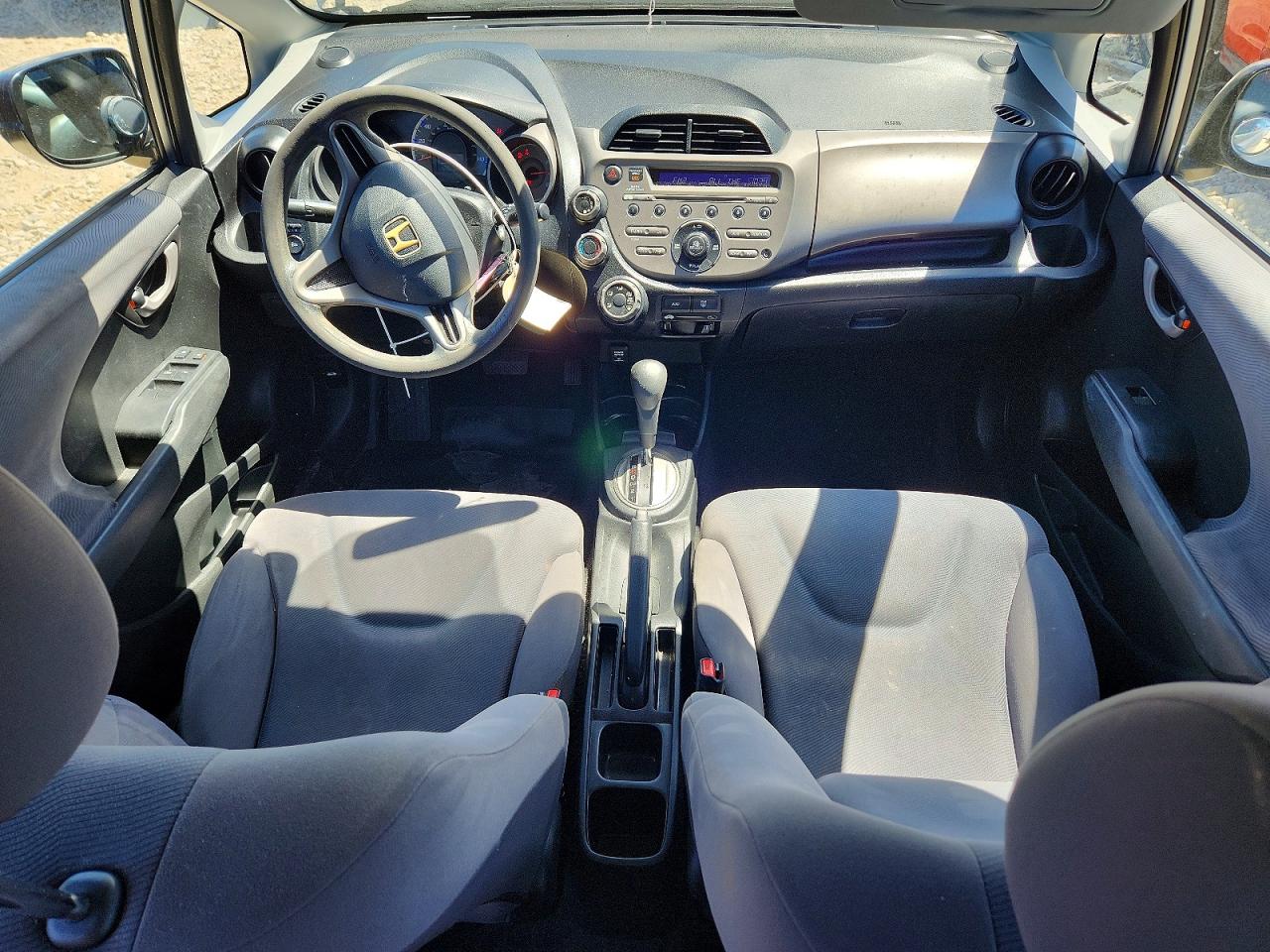 2010 Honda Fit Silver vin: JHMGE8H20AC028075