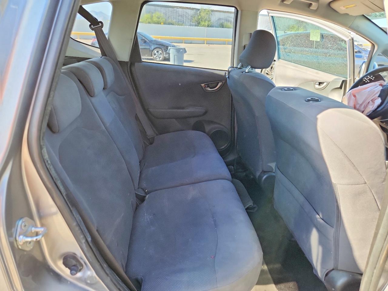 2010 Honda Fit Silver vin: JHMGE8H22AC010094