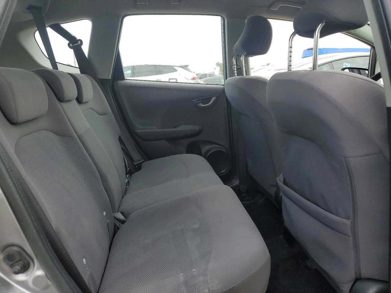 2010 Honda Fit Silver vin: JHMGE8H23AC006409