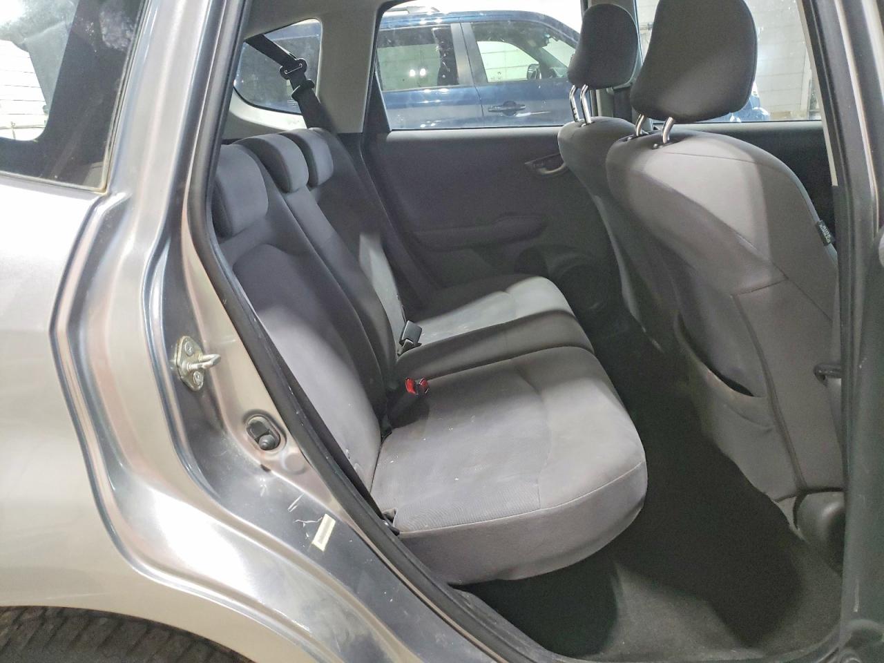 2010 Honda Fit Silver vin: JHMGE8H23AC019161