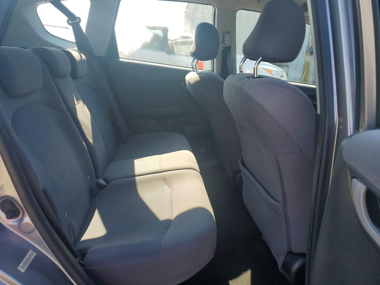 2010 Honda Fit Серебряный vin: JHMGE8H23AC030046