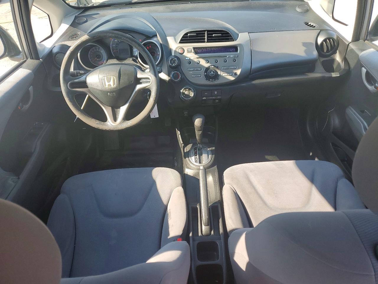 2010 Honda Fit Серебряный vin: JHMGE8H23AC030046