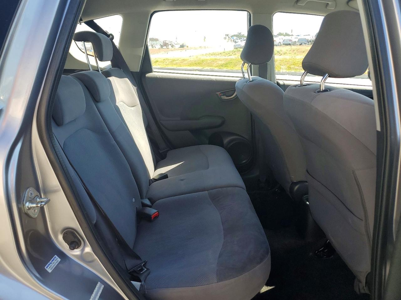 2010 Honda Fit Silver vin: JHMGE8H24AC006421