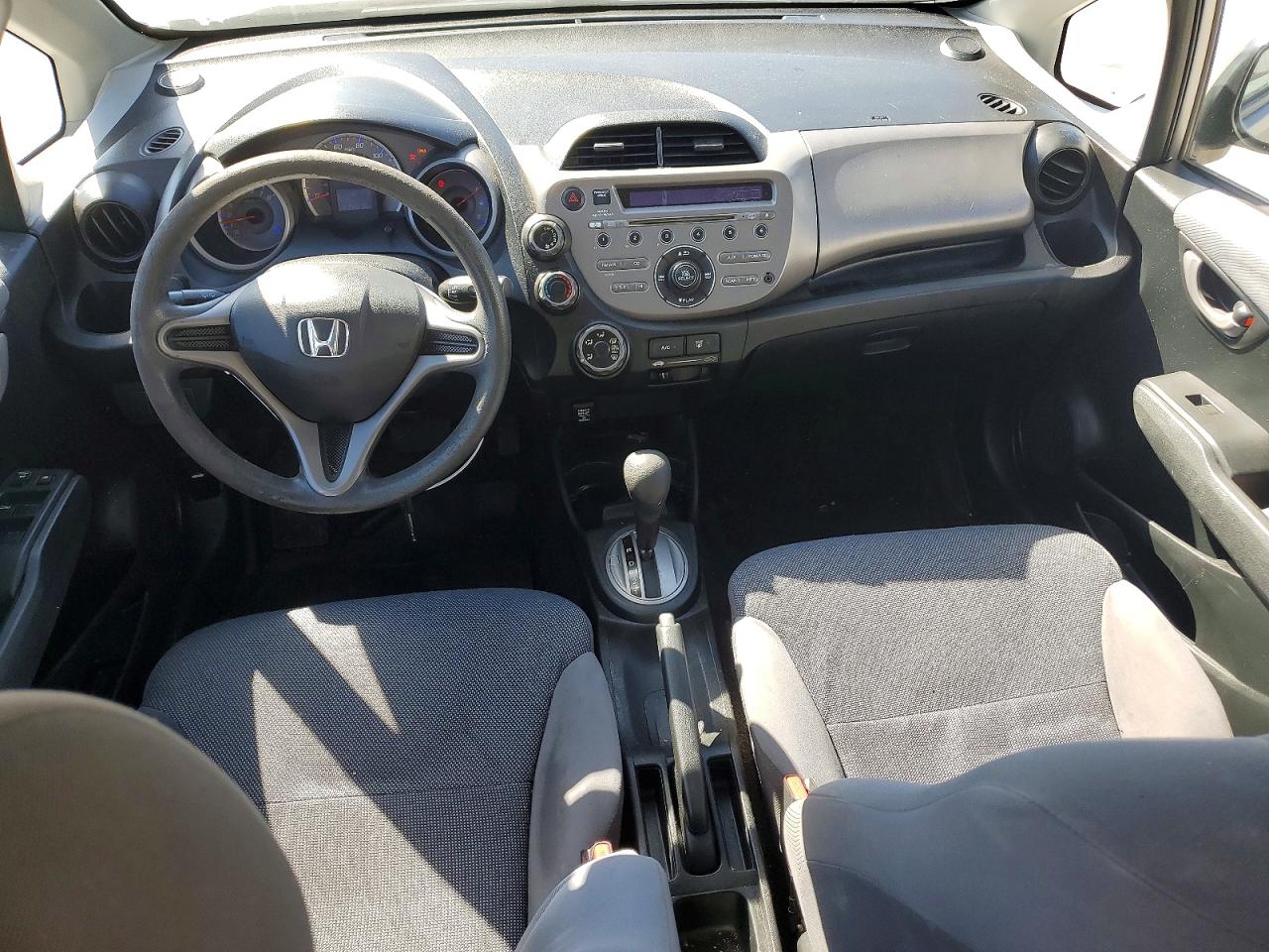 2010 Honda Fit Silver vin: JHMGE8H24AC006421