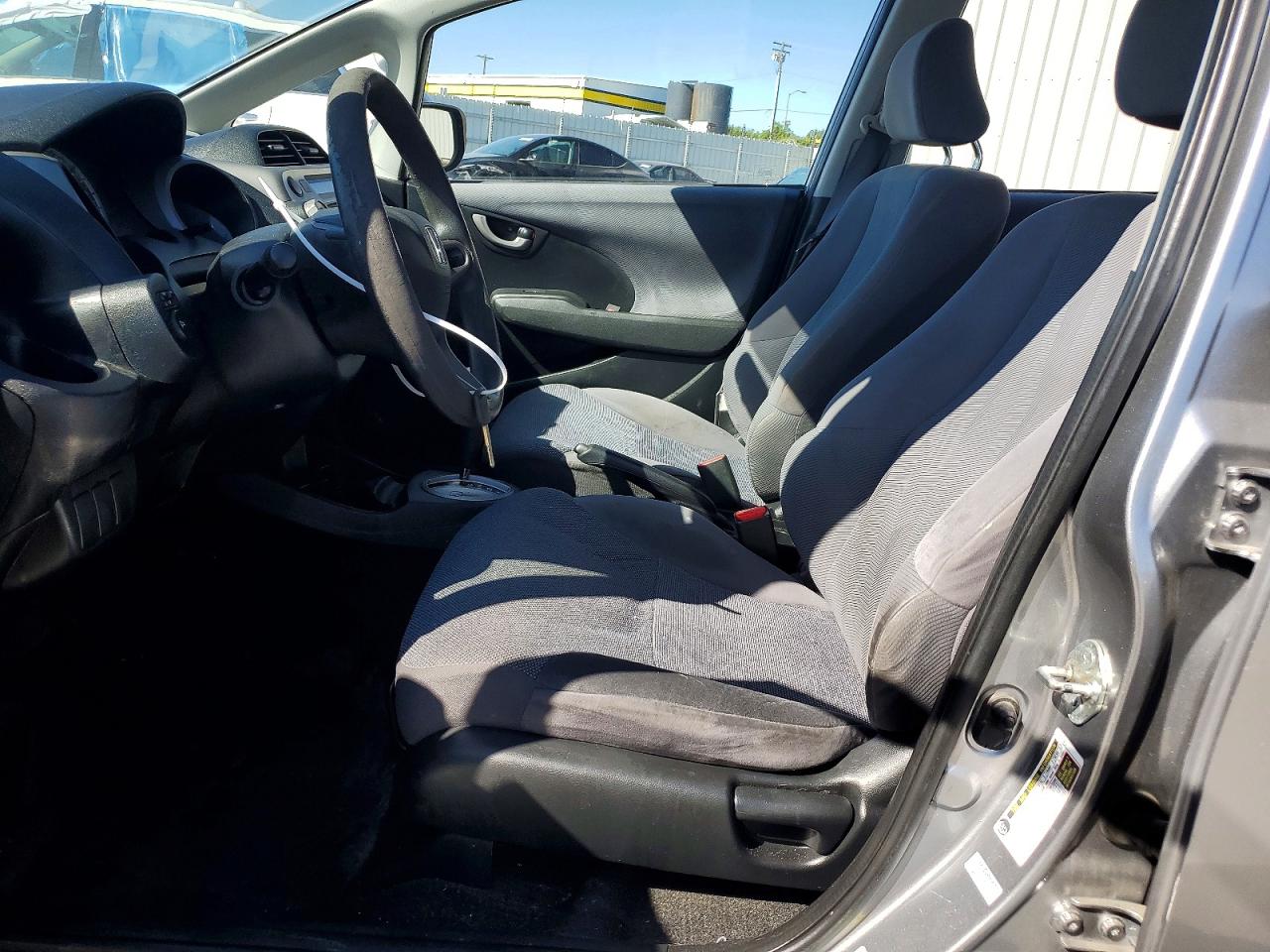 2010 Honda Fit Silver vin: JHMGE8H24AC006421