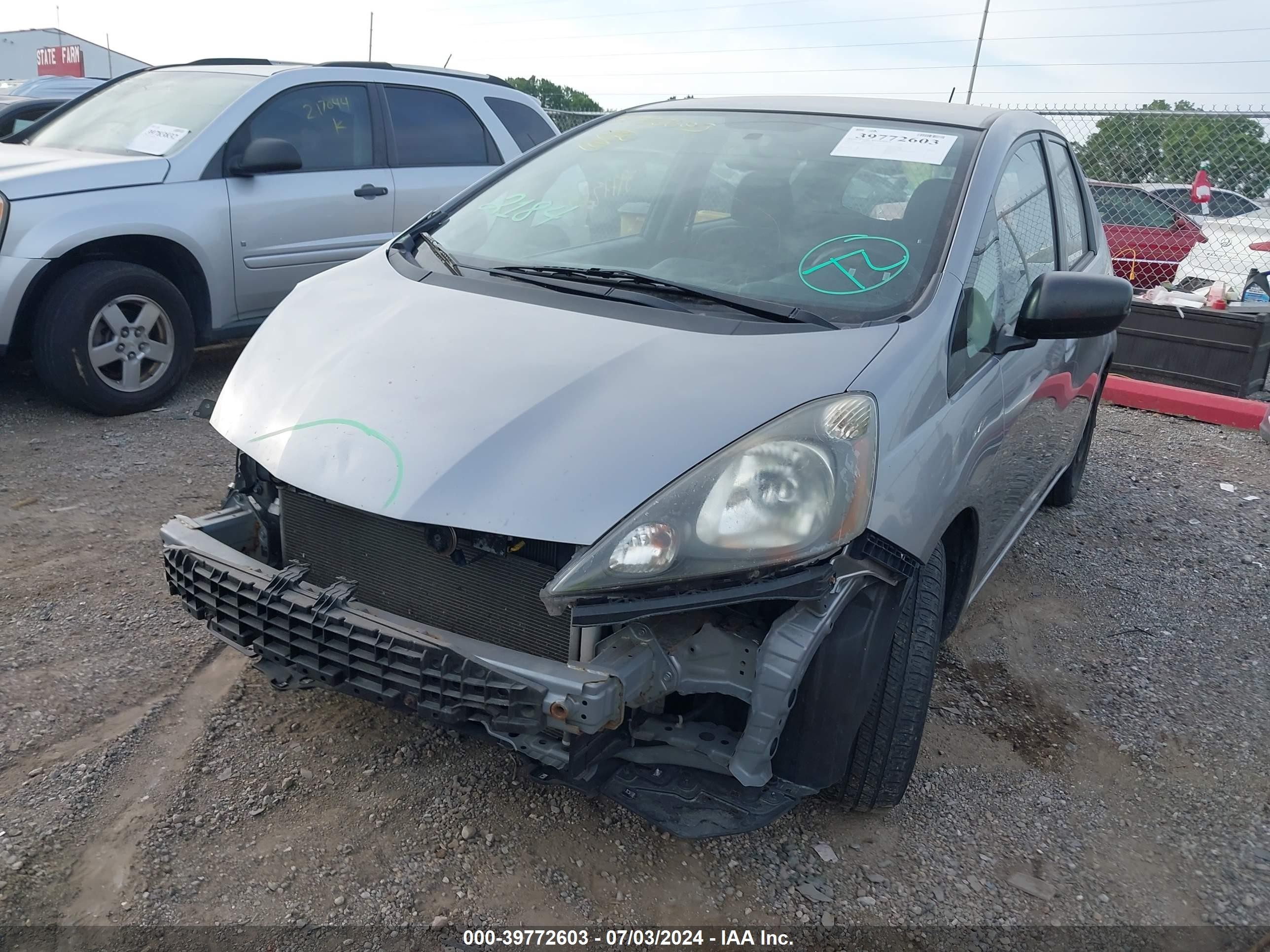 2010 Honda Fit Silver vin: JHMGE8H24AC006452