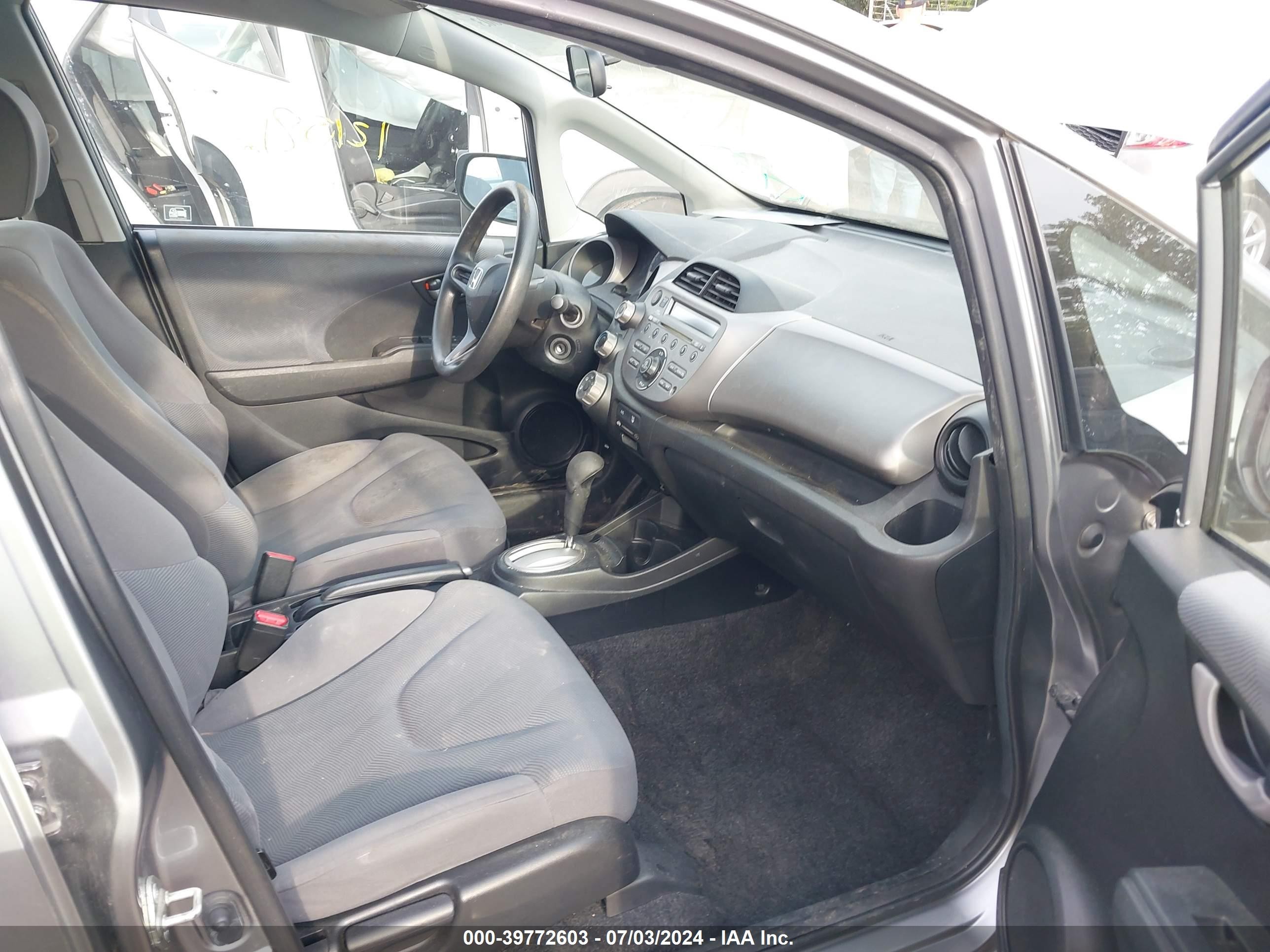 2010 Honda Fit Silver vin: JHMGE8H24AC006452