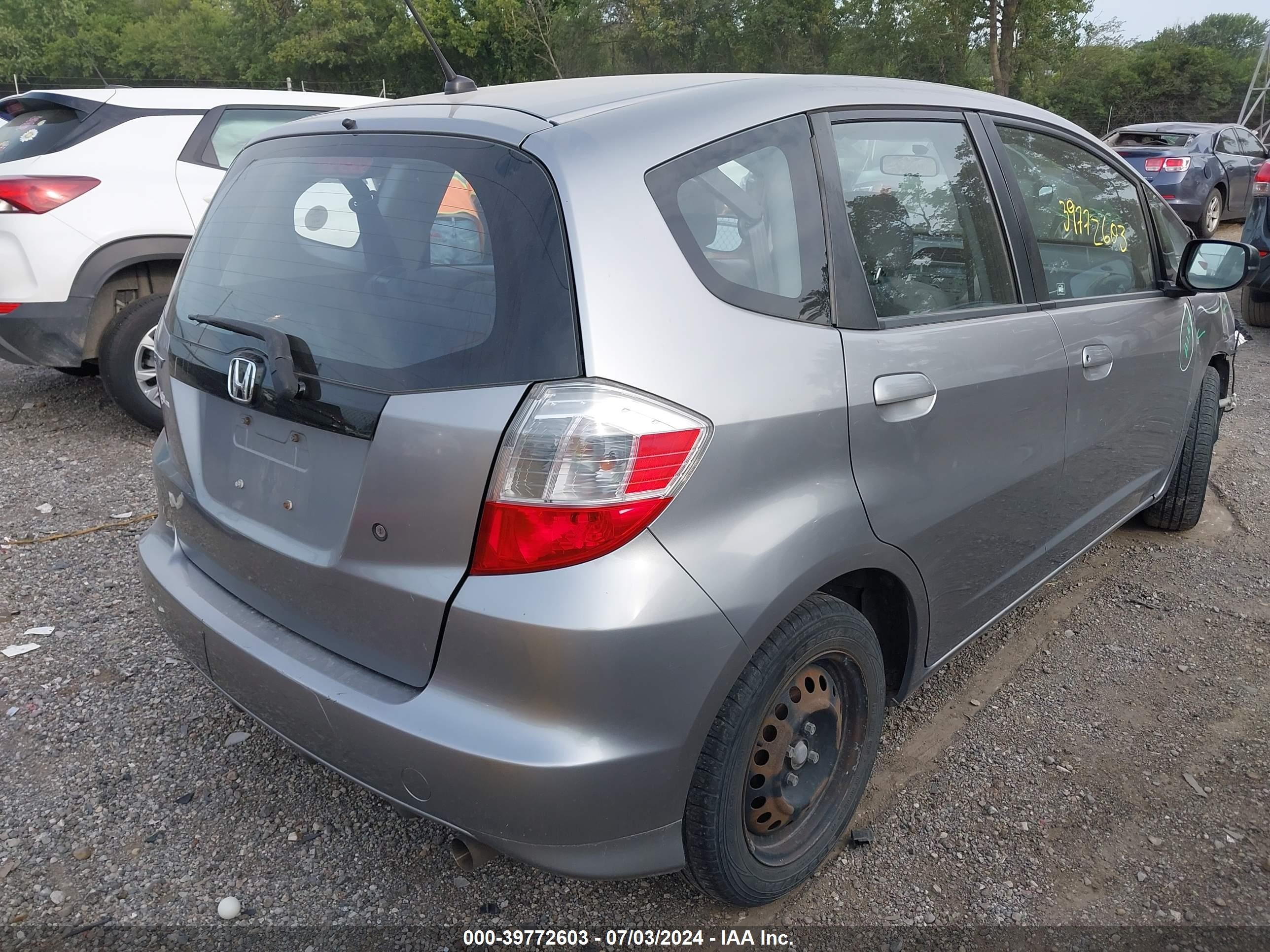 2010 Honda Fit Silver vin: JHMGE8H24AC006452