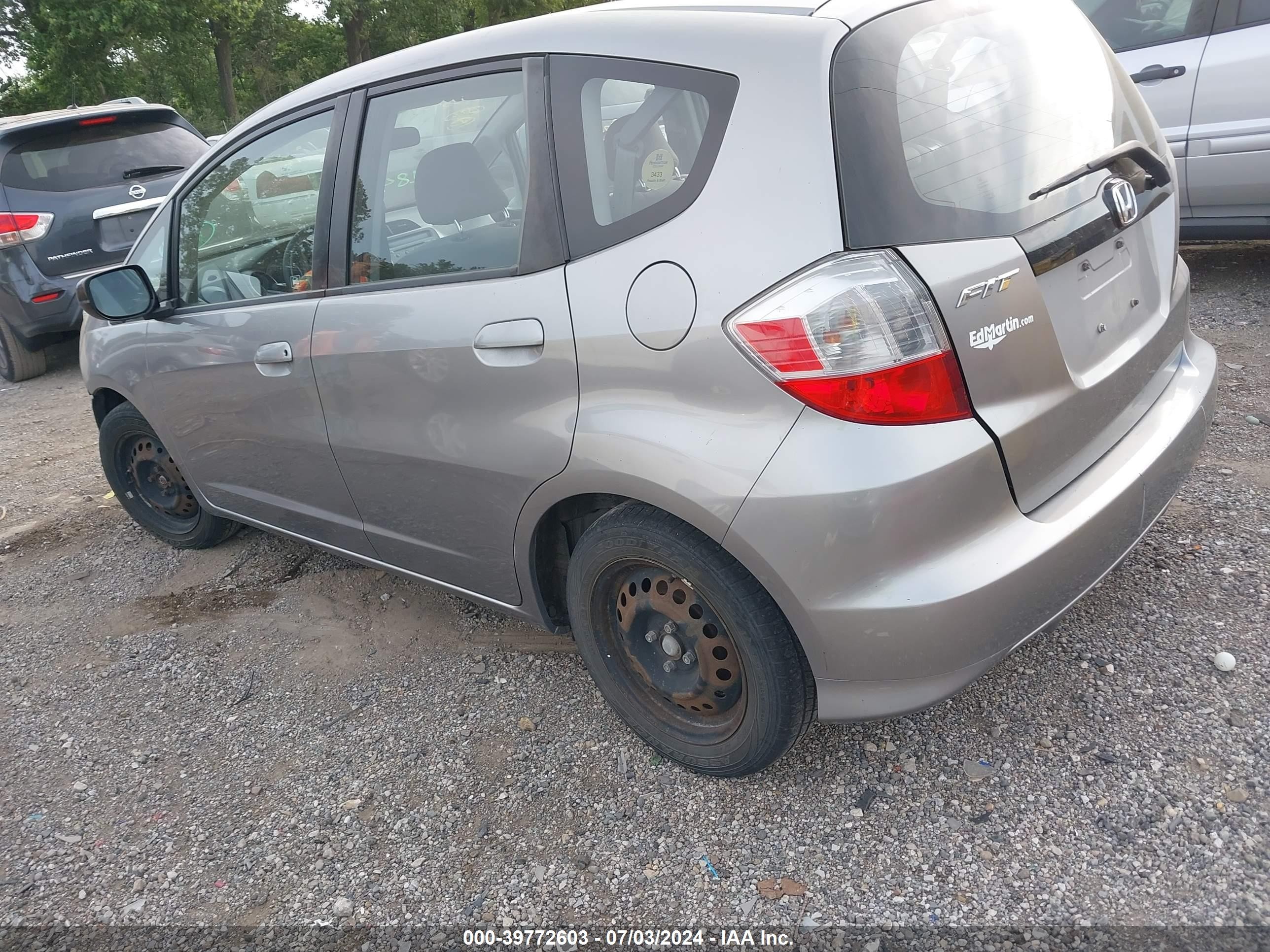 2010 Honda Fit Silver vin: JHMGE8H24AC006452