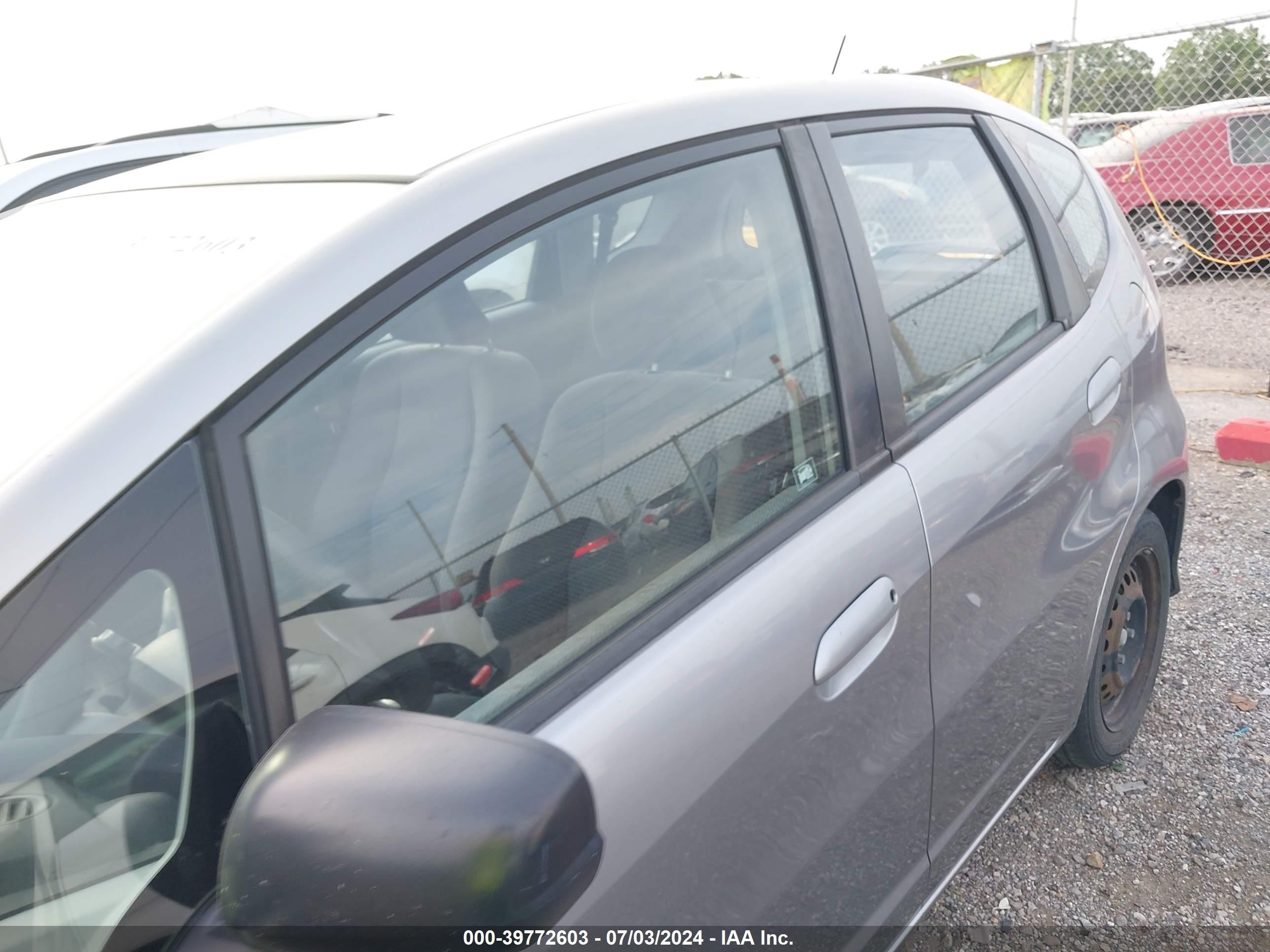 2010 Honda Fit Silver vin: JHMGE8H24AC006452