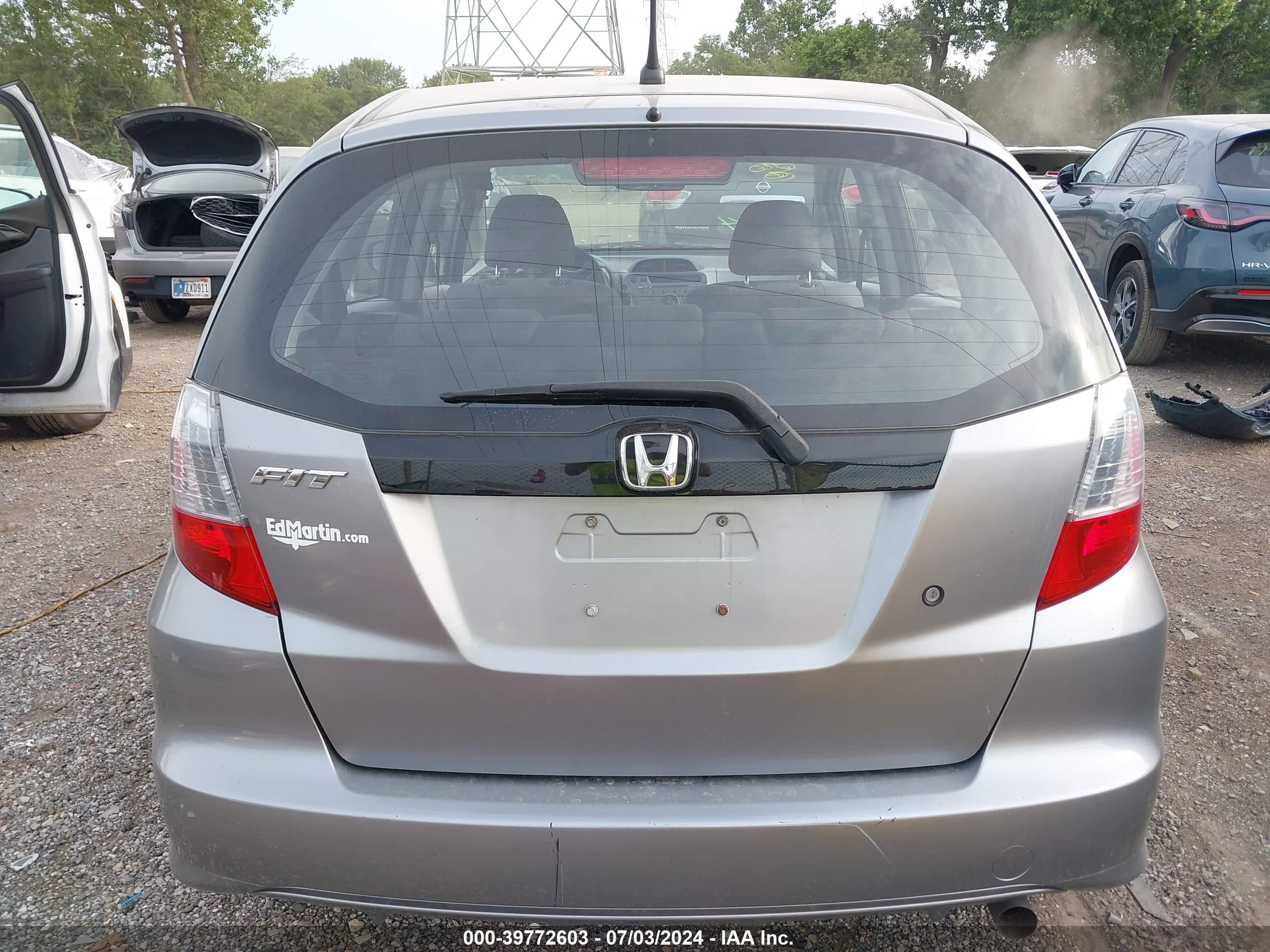 2010 Honda Fit Silver vin: JHMGE8H24AC006452