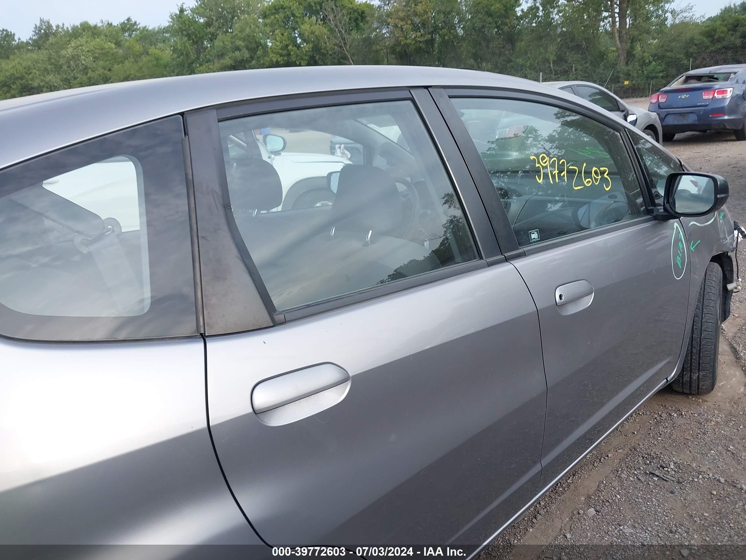 2010 Honda Fit Silver vin: JHMGE8H24AC006452