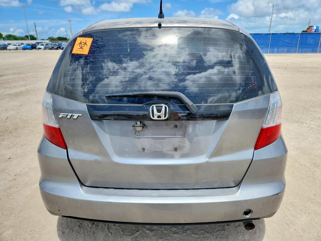 2010 Honda Fit Silver vin: JHMGE8H24AC014258