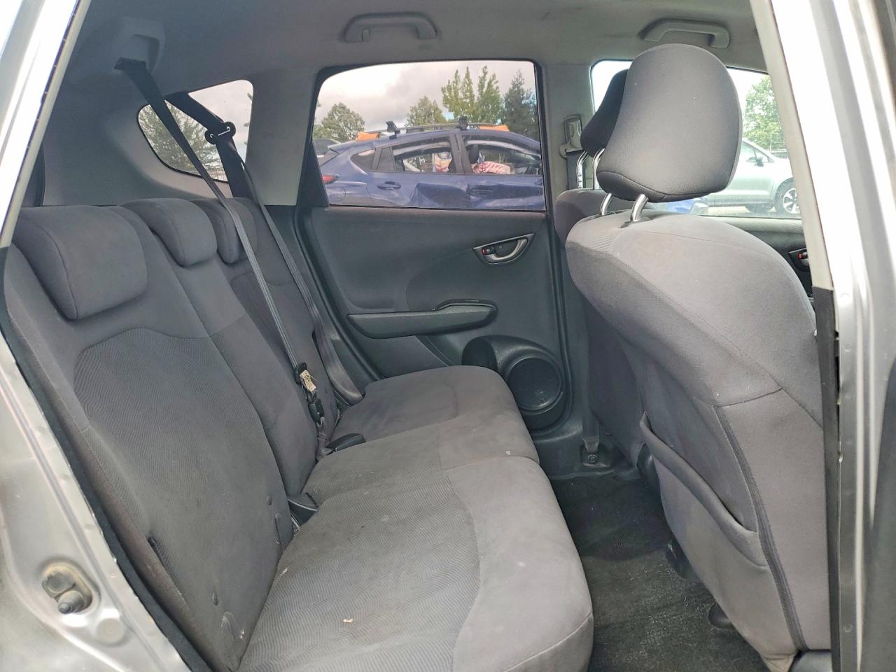 2010 Honda Fit Silver vin: JHMGE8H25AC003379