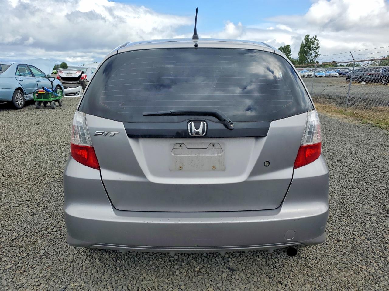 2010 Honda Fit Silver vin: JHMGE8H25AC003379