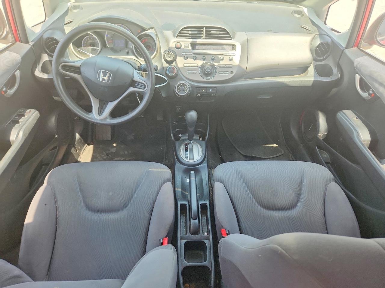 2010 Honda Fit Red vin: JHMGE8H25AC006685