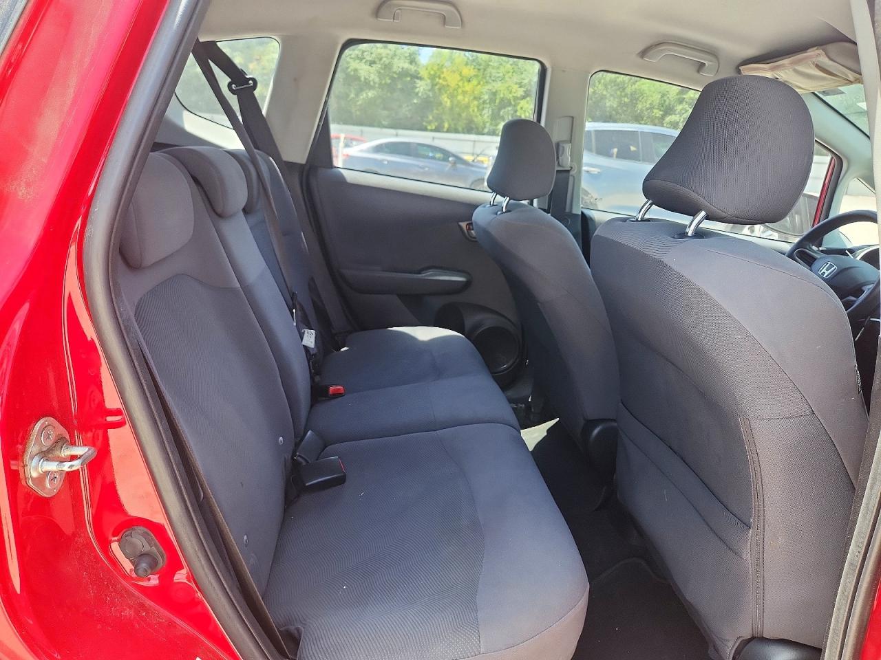 2010 Honda Fit Red vin: JHMGE8H25AC006685