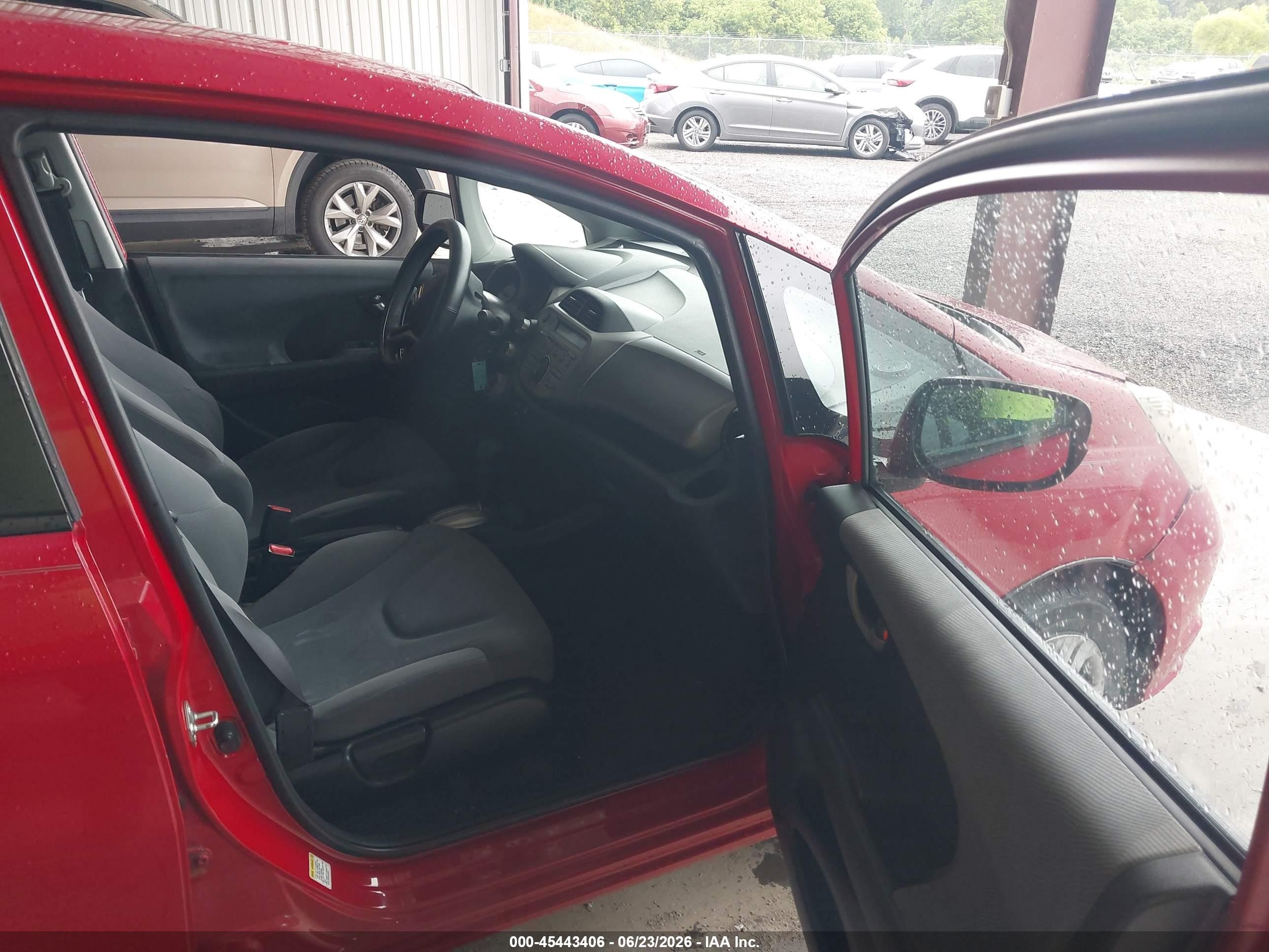 2010 Honda Fit   Red vin: JHMGE8H25AC016780