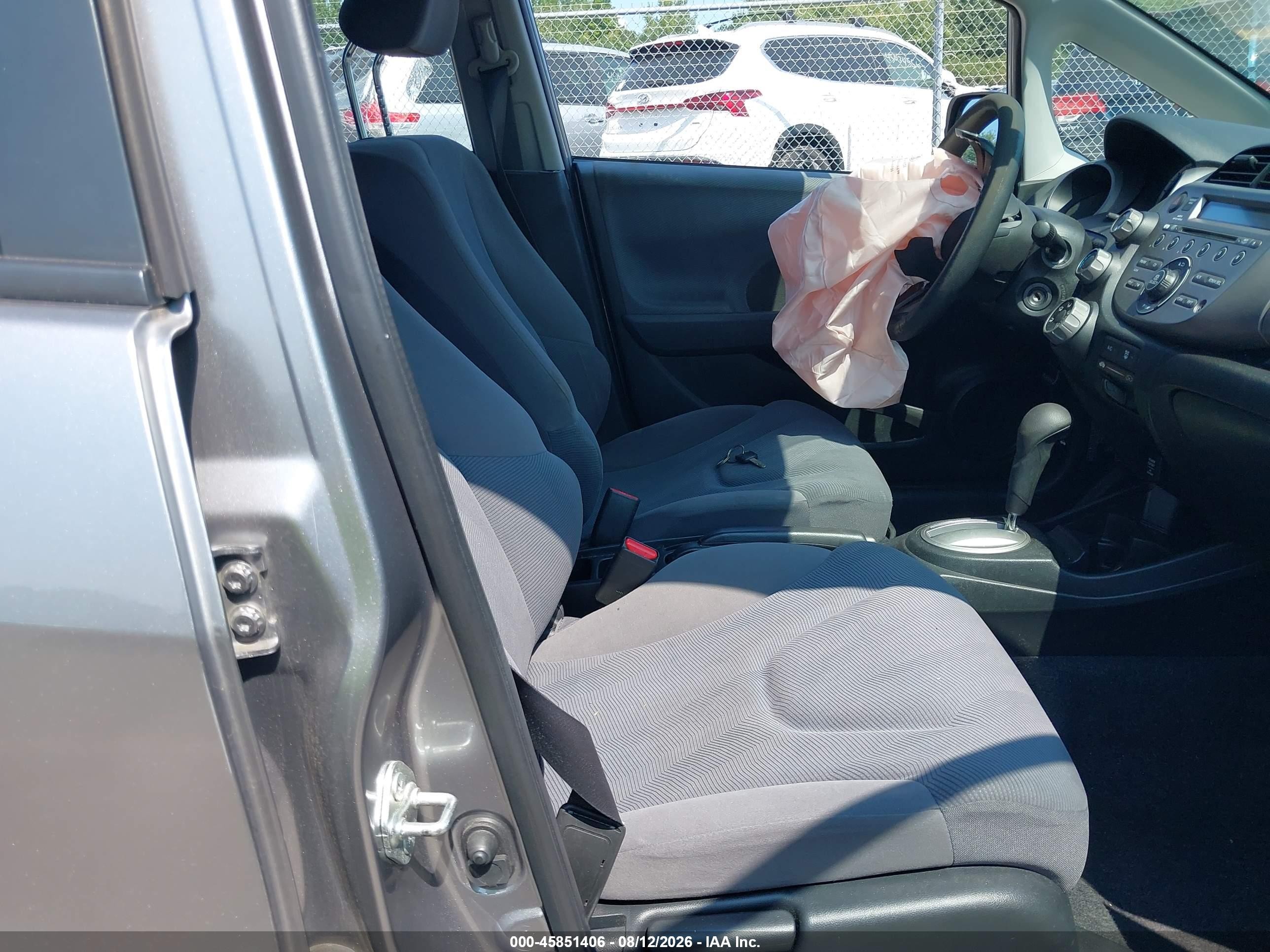 2010 Honda Fit   Серебряный vin: JHMGE8H25AS002822