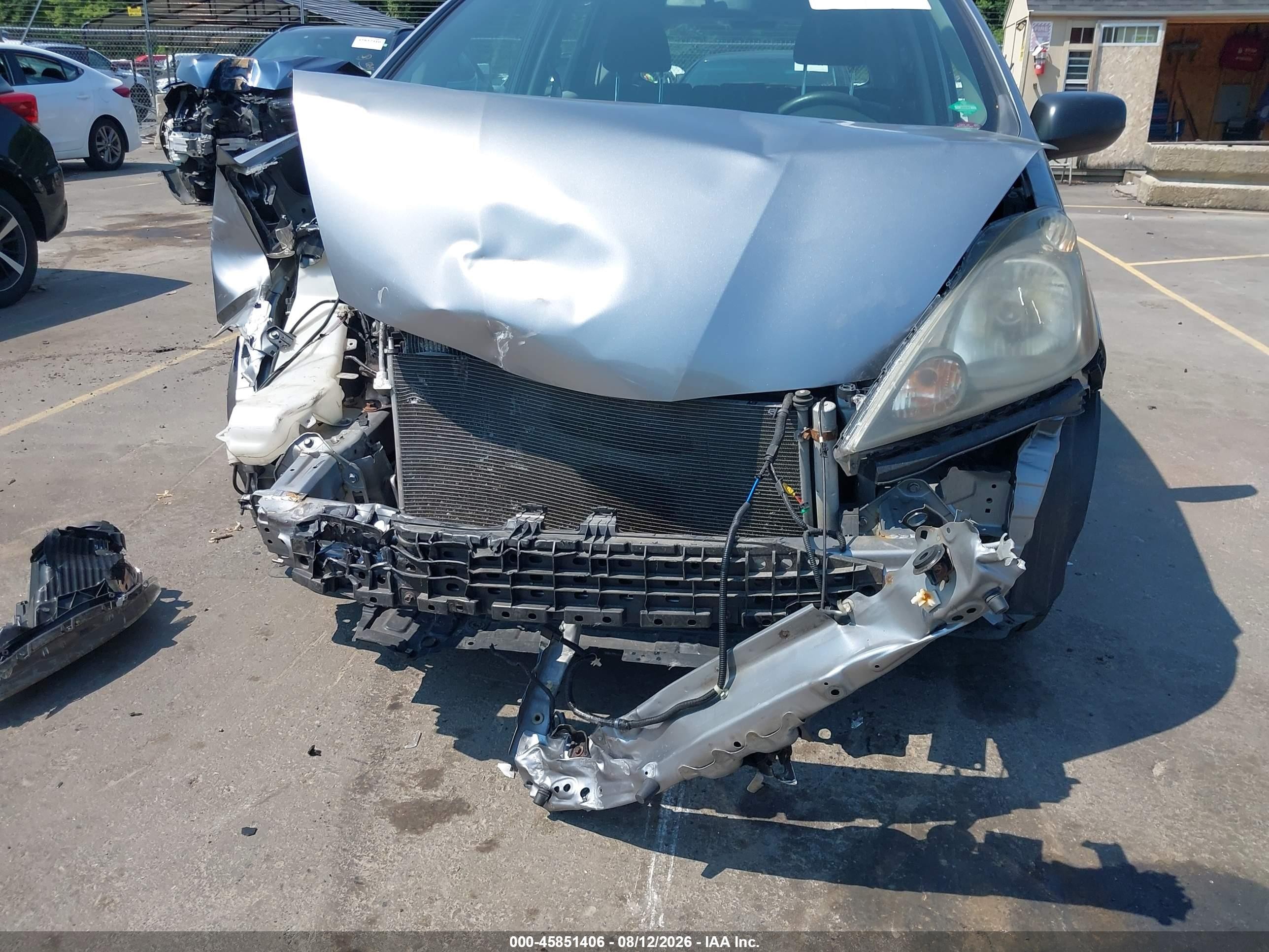 2010 Honda Fit   Серебряный vin: JHMGE8H25AS002822