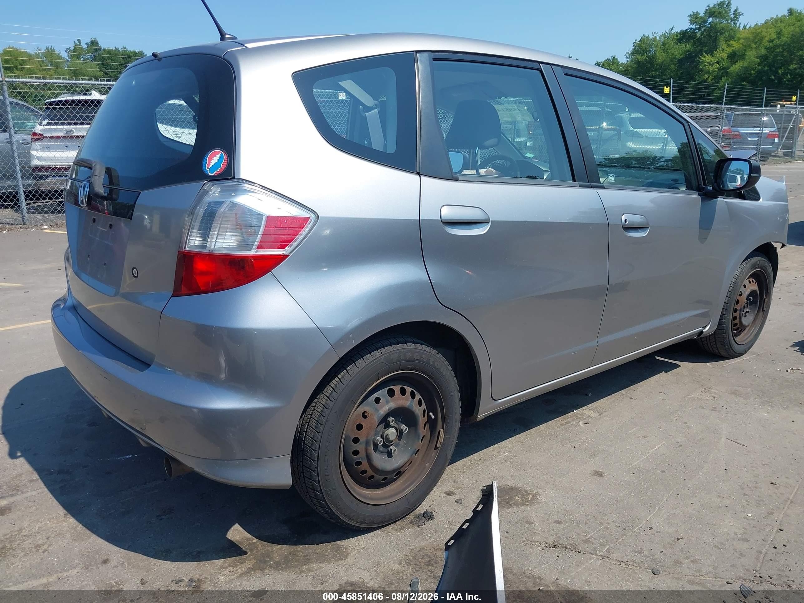 2010 Honda Fit   Серебряный vin: JHMGE8H25AS002822