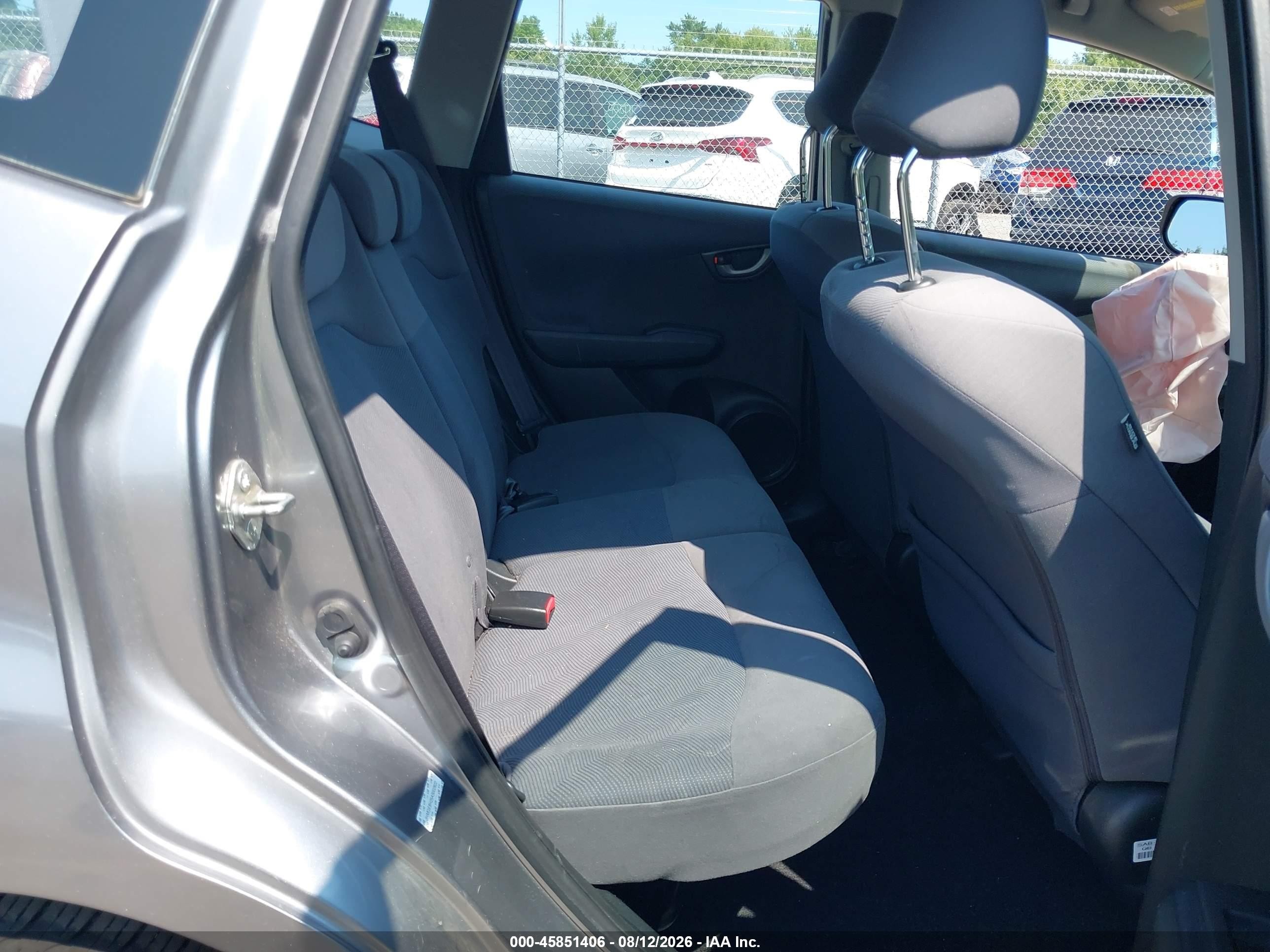 2010 Honda Fit   Серебряный vin: JHMGE8H25AS002822