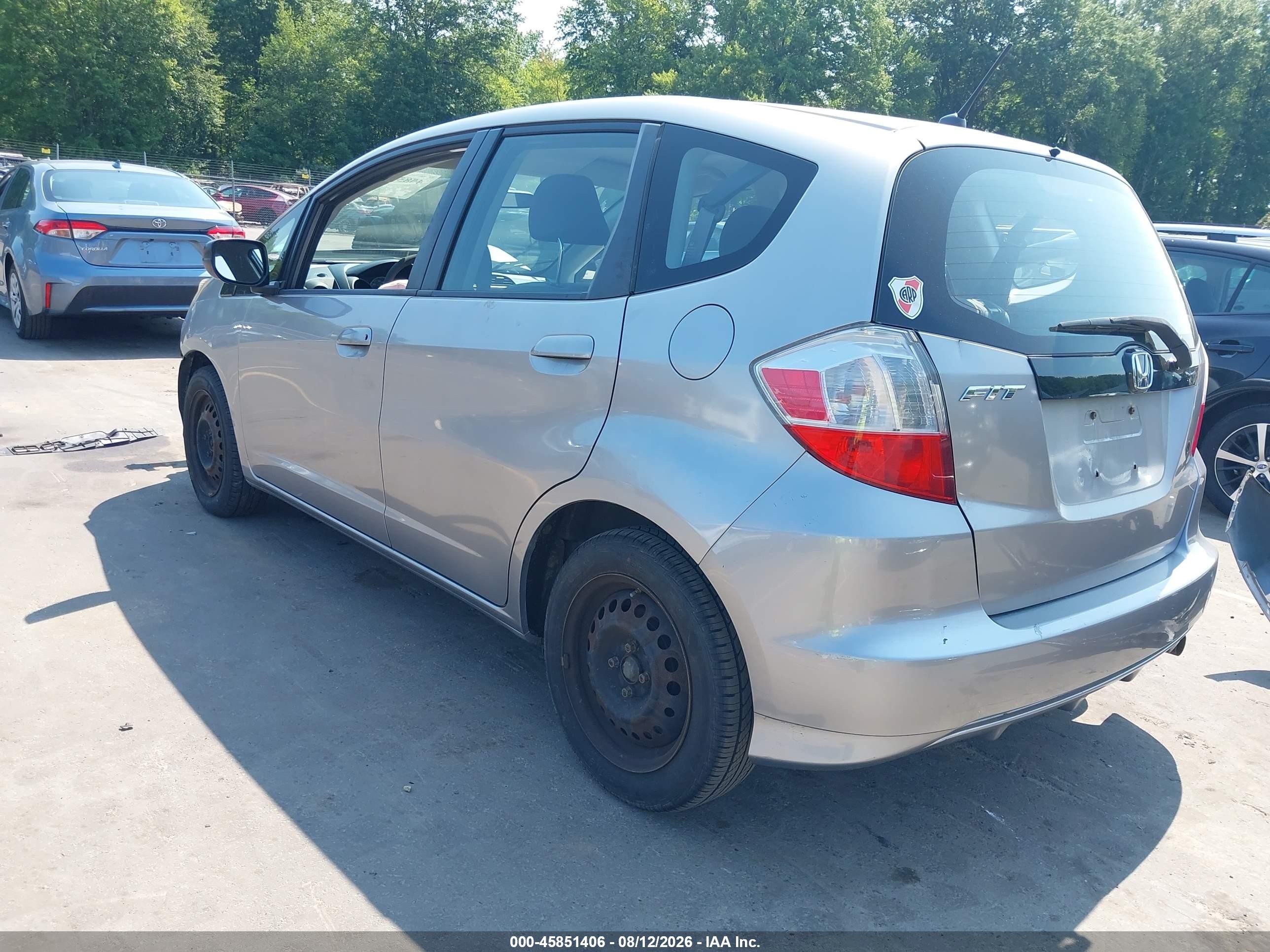 2010 Honda Fit   Серебряный vin: JHMGE8H25AS002822